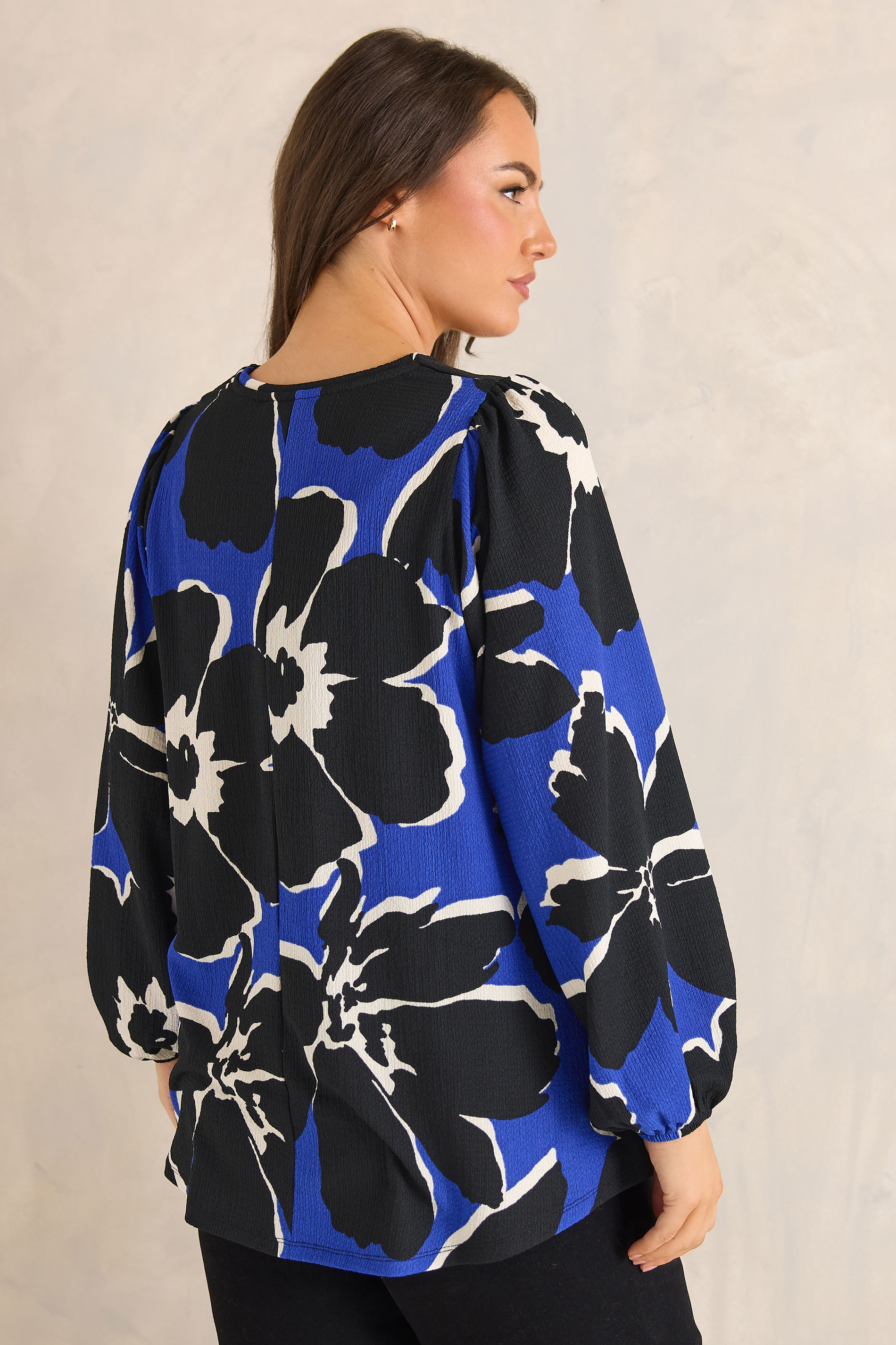 EVANS Plus Size Black & Blue Floral Pleat Front Blouse | Evans 2