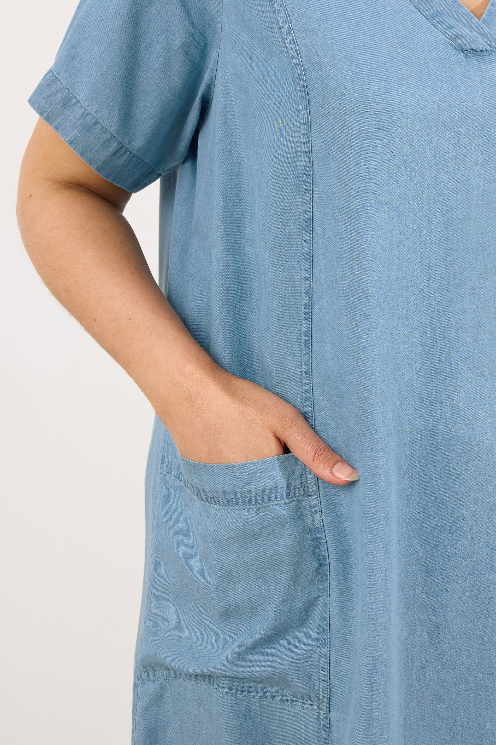 EVANS Plus Size Light Blue Lyocell Denim Pocket Dress | Evans 4