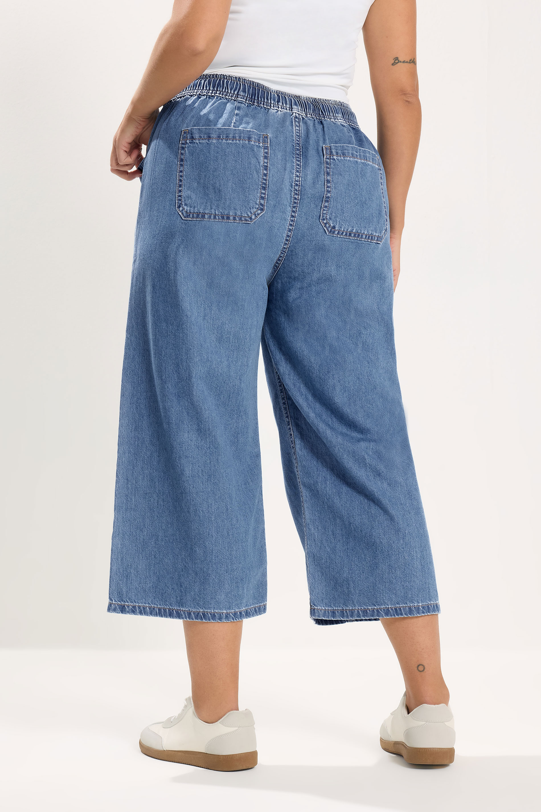 YOURS Plus Size Bleached Blue Cropped Jeans | Yours Clothing 4