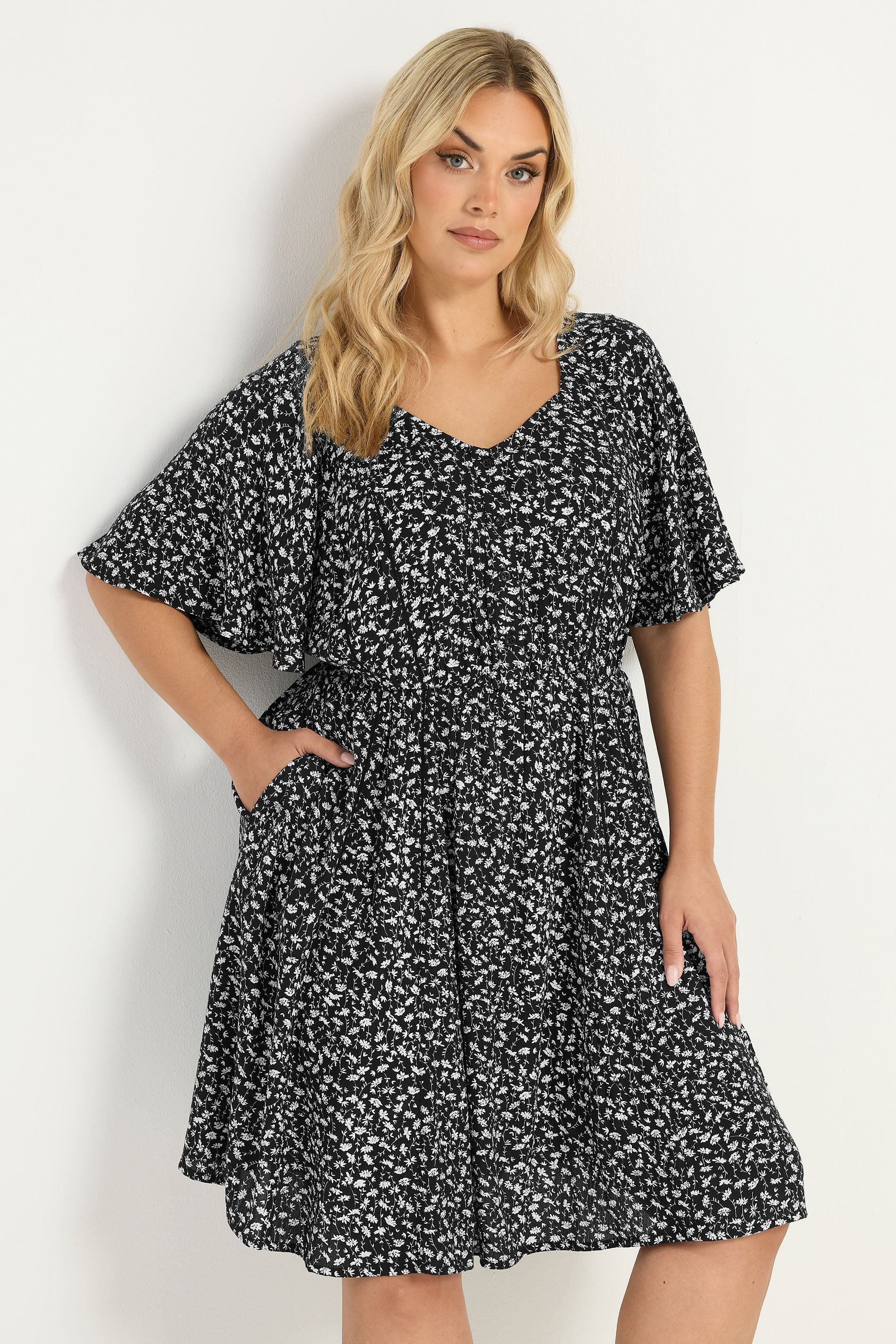YOURS Plus Size Black Daisy Floral Smock Mini Dress | Yours Clothing 3