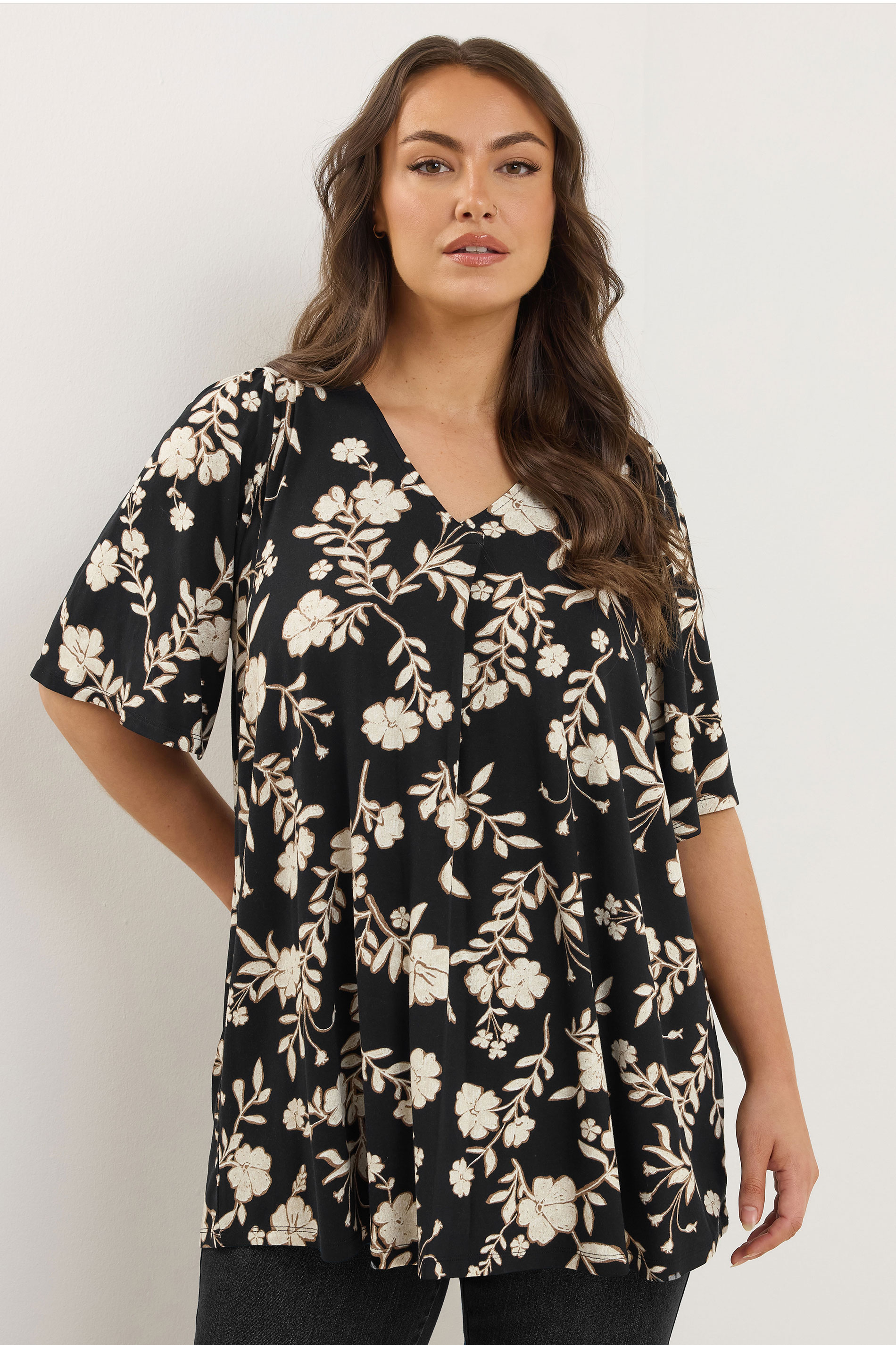 EVANS Plus Size Black Floral Pleat Swing Top | Evans 1