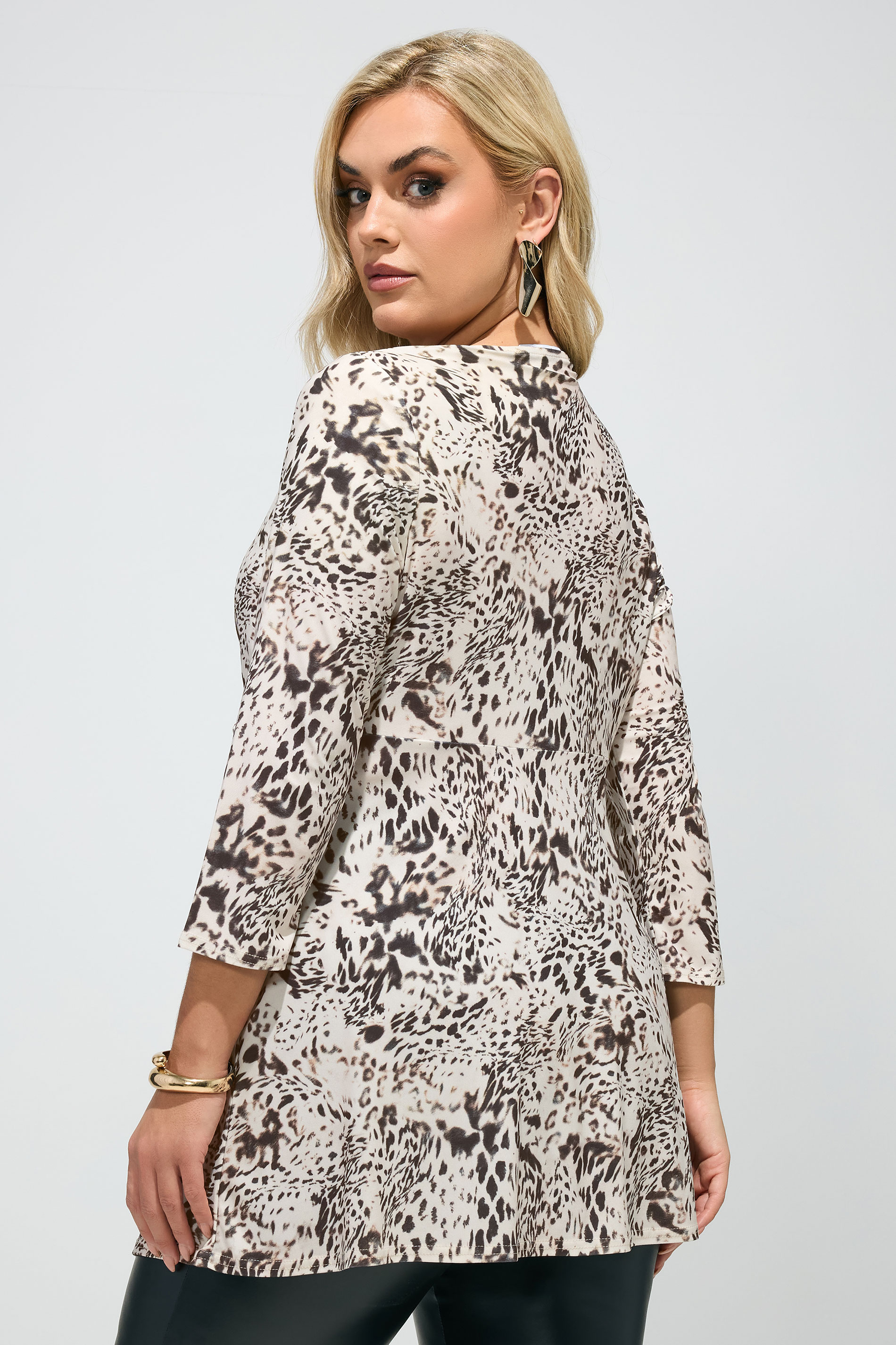 YOURS LONDON Plus Size Ivory White Animal Print Knot Front Top | Yours Clothing 2