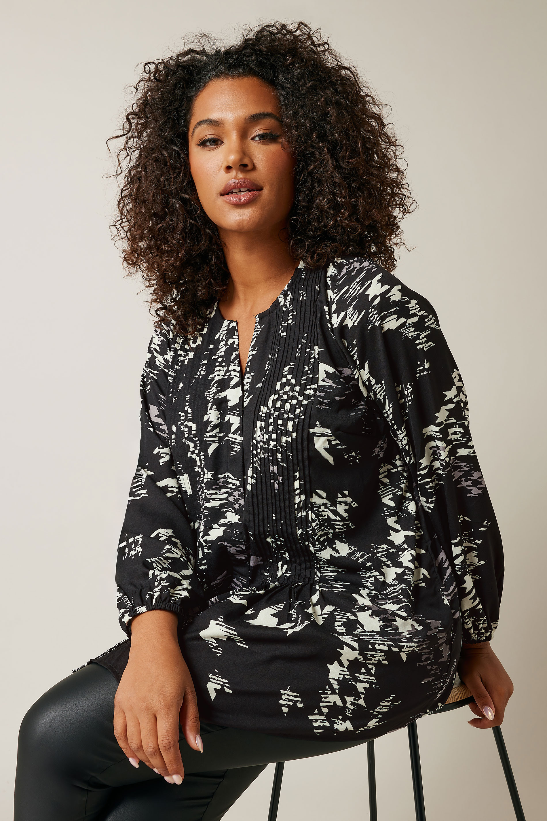 EVANS Plus Size Black Dogtooth Print Pintuck Blouse | Evans  3