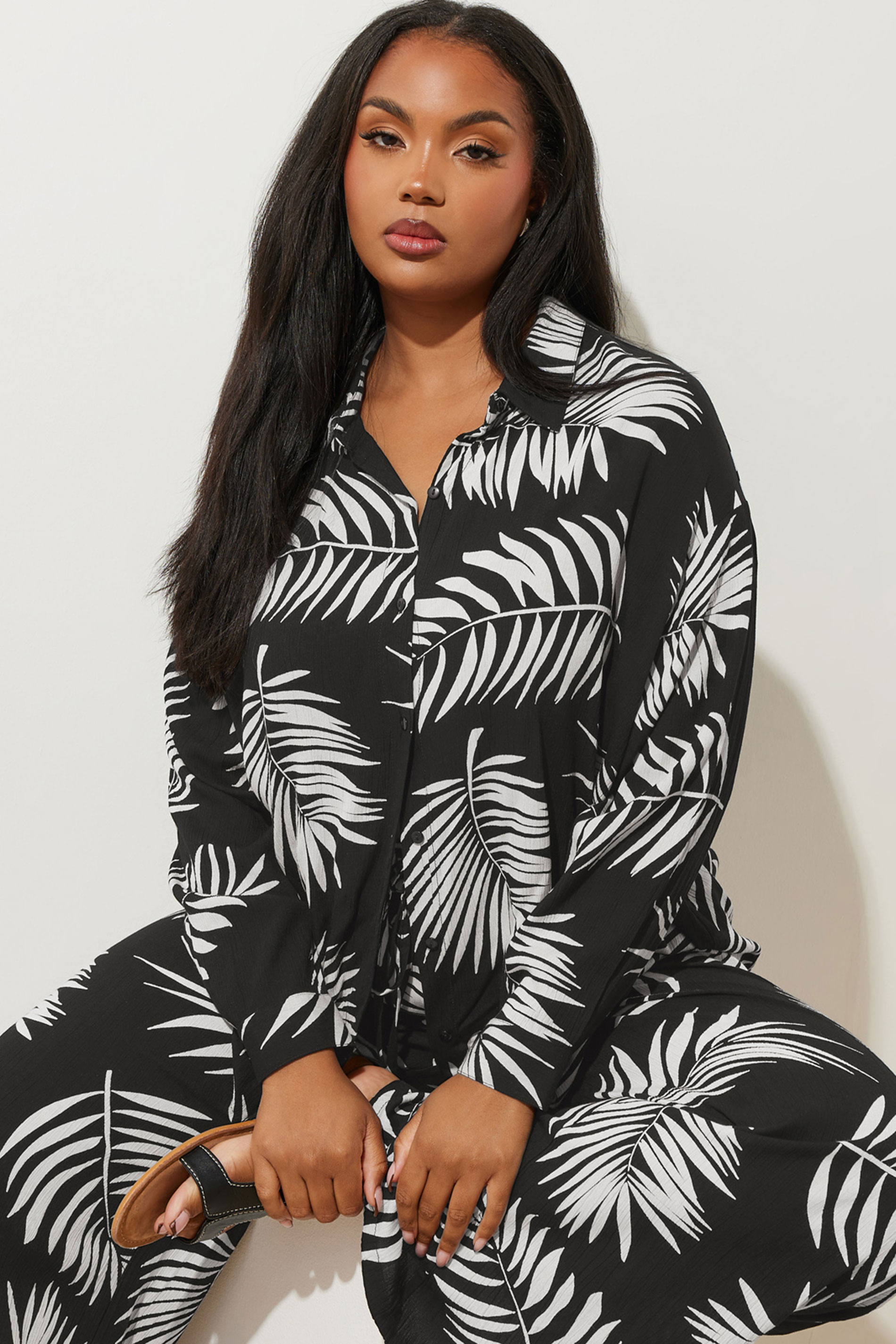YOURS Plus Size Black & White Palm Print Crinkle Shirt | Yours Clothing 3