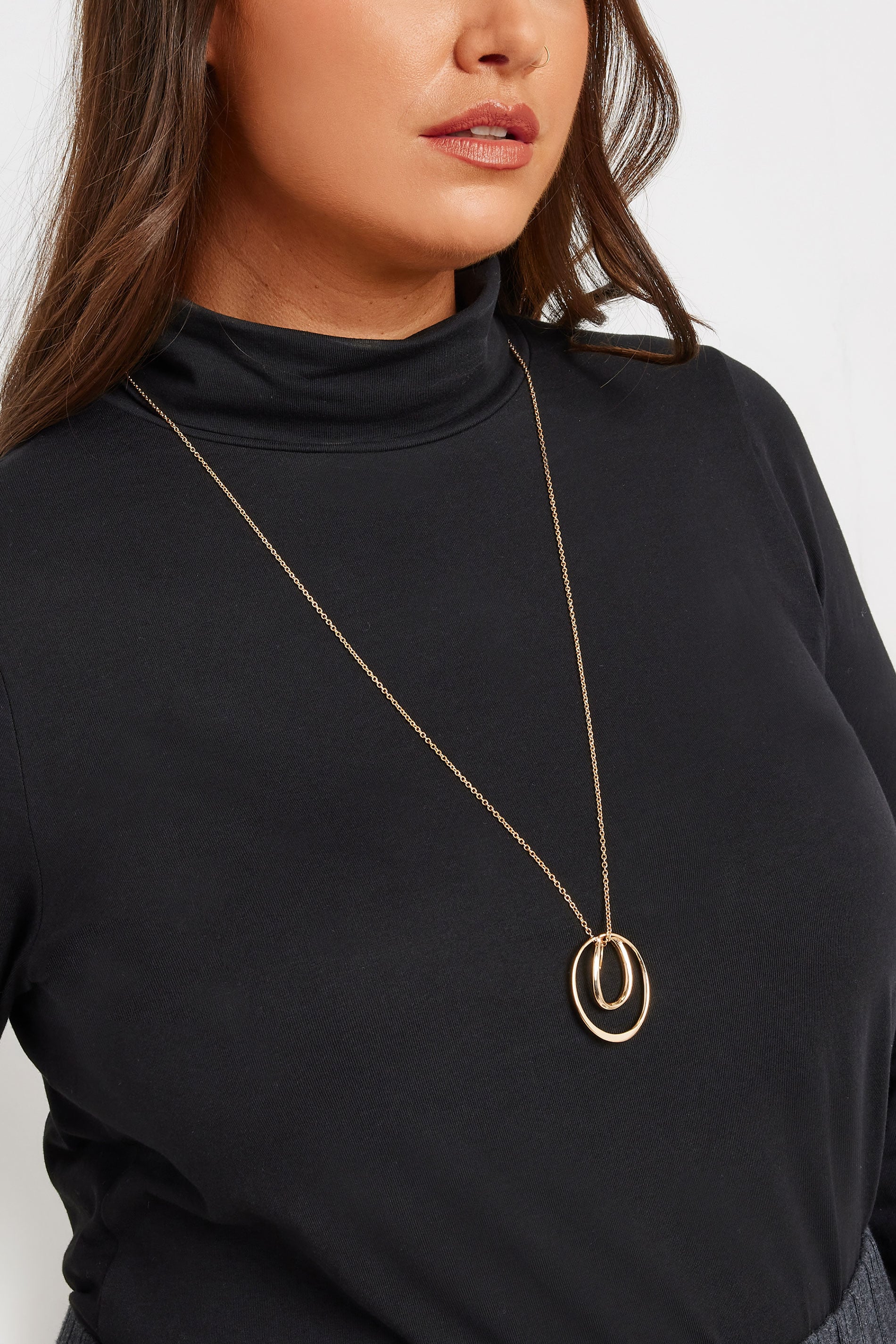 Women's Gold Yours Tone Circle Pendant Necklace Size One Size