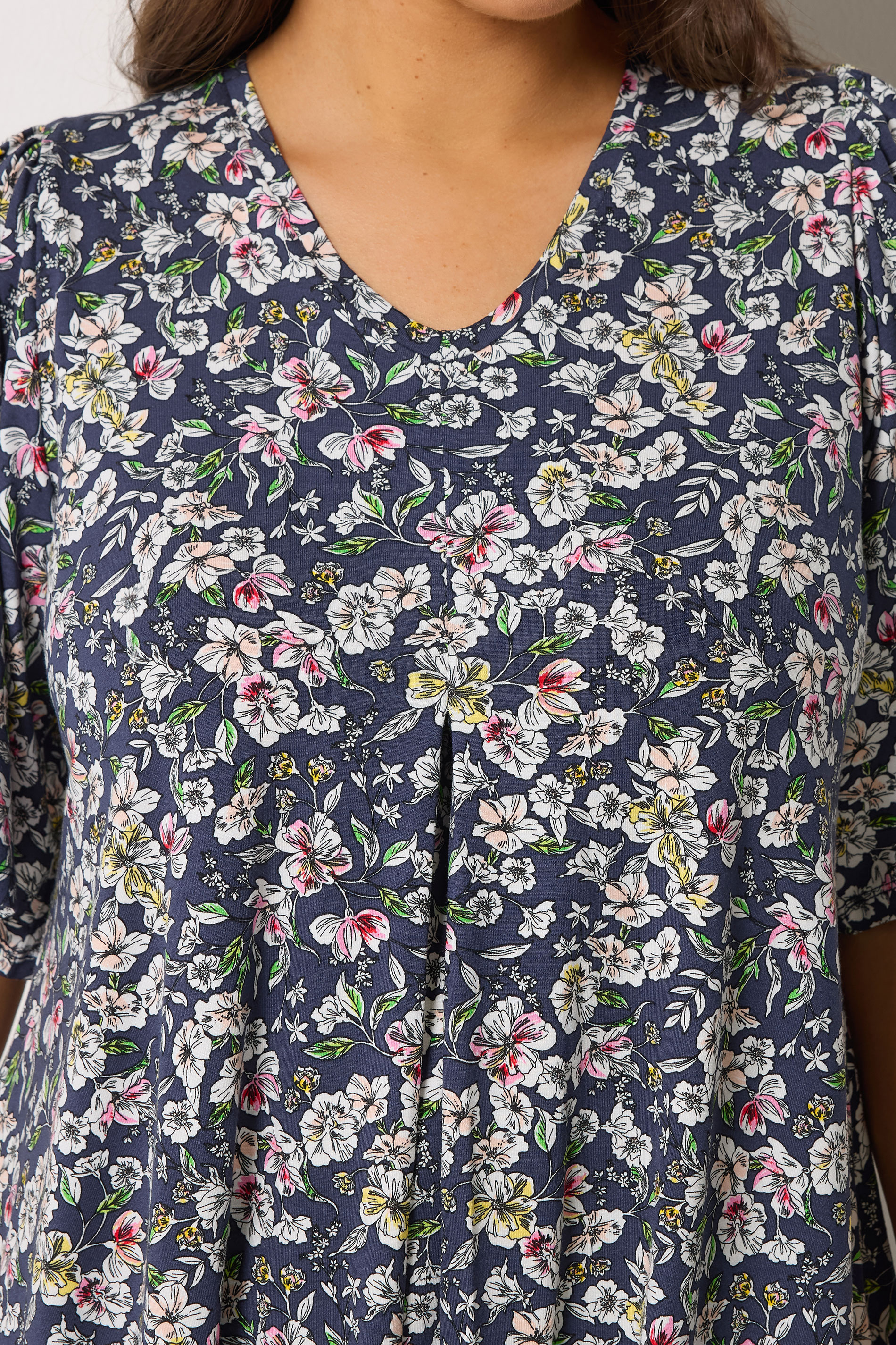 YOURS Plus Size Navy Blue Floral Pleat Front Top | Yours Clothing 4