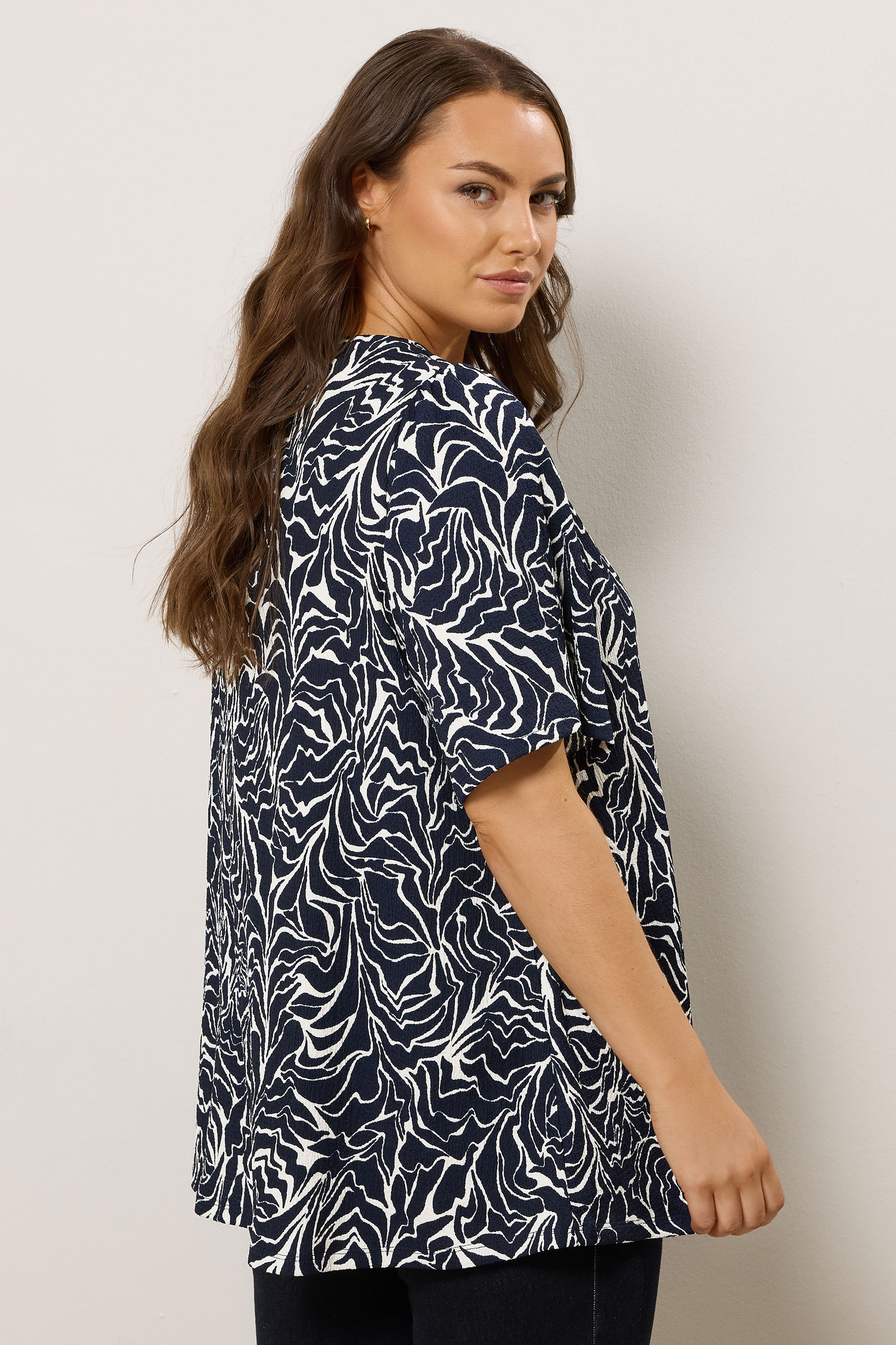 EVANS Plus Size Navy Blue Abstract Floral Pleat Front Swing Top | Evans 4