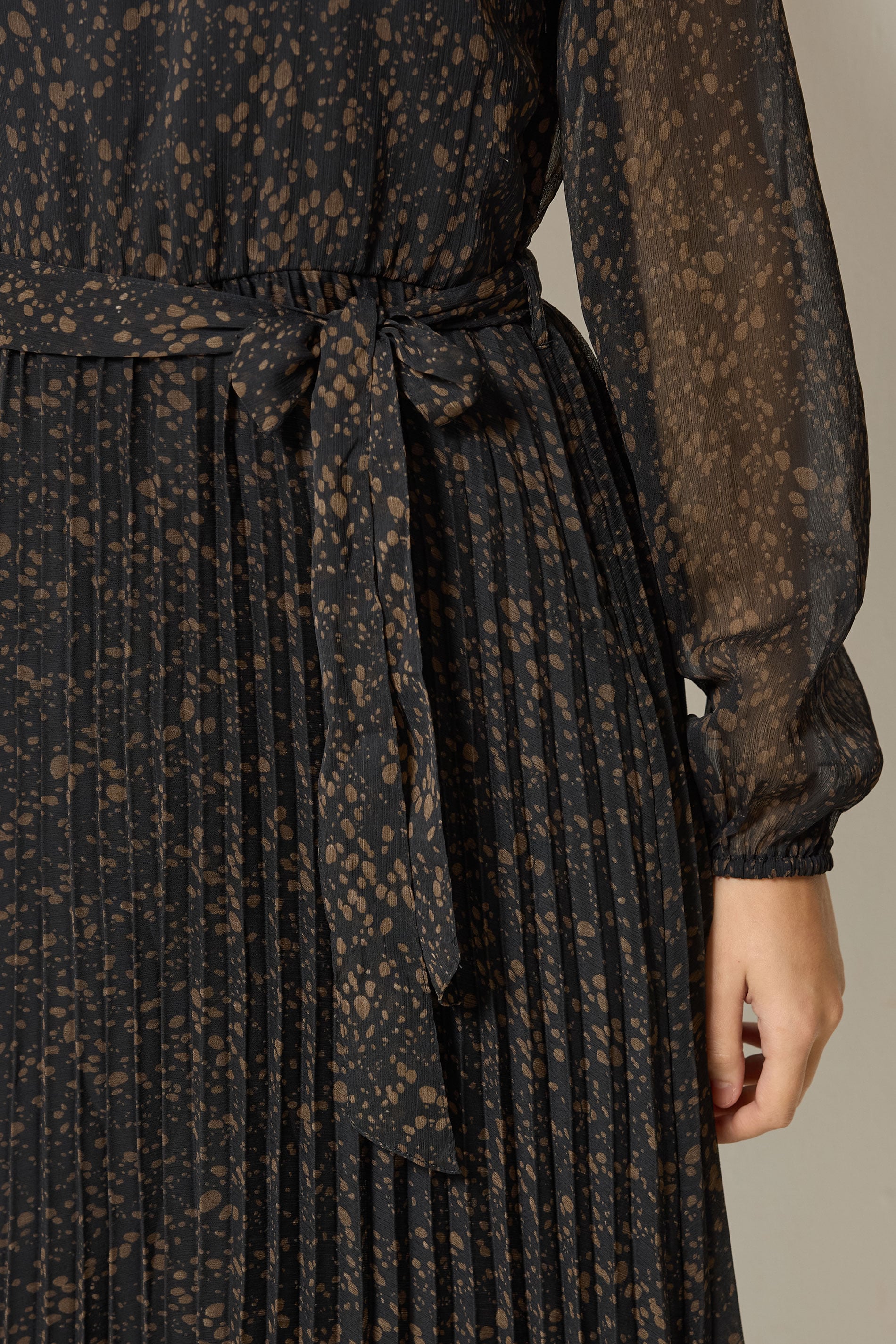 M&Co Women's Black Abstract Spot Pleated Midi Dress | M&Co 4