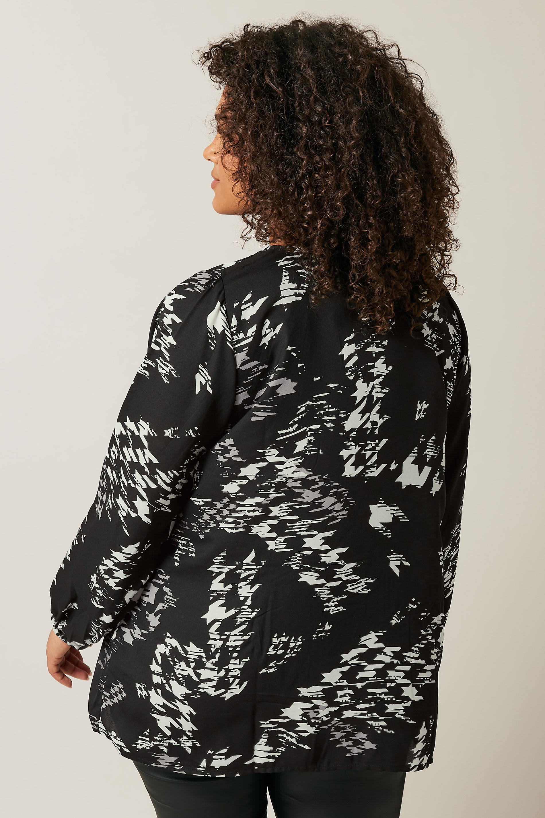 EVANS Plus Size Black Dogtooth Print Pintuck Blouse | Evans  2