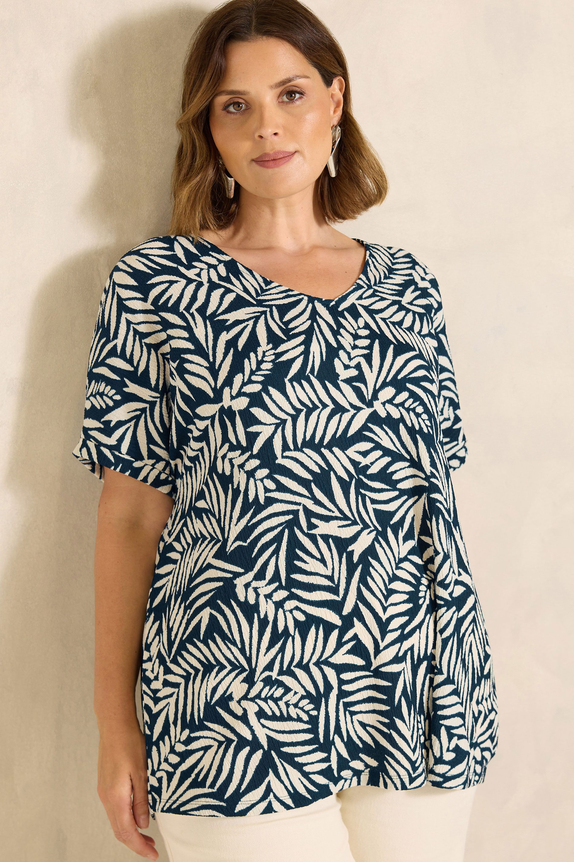EVANS Plus Size Navy Blue Leaf Print Crinkle Blouse | Evans 3