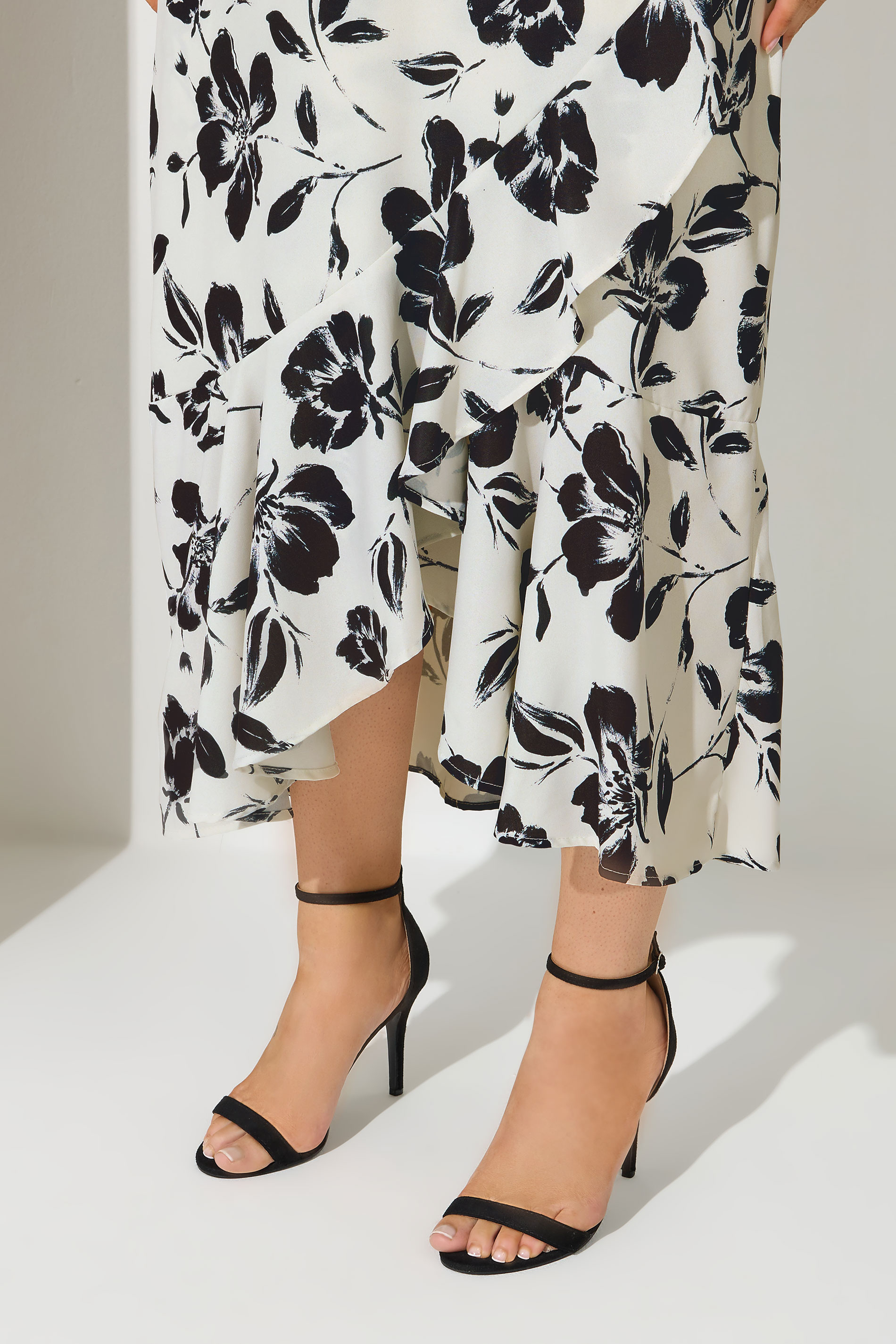 YOURS LONDON Plus Size White Floral Print Ruffle Wrap Dress | Yours Clothing 5