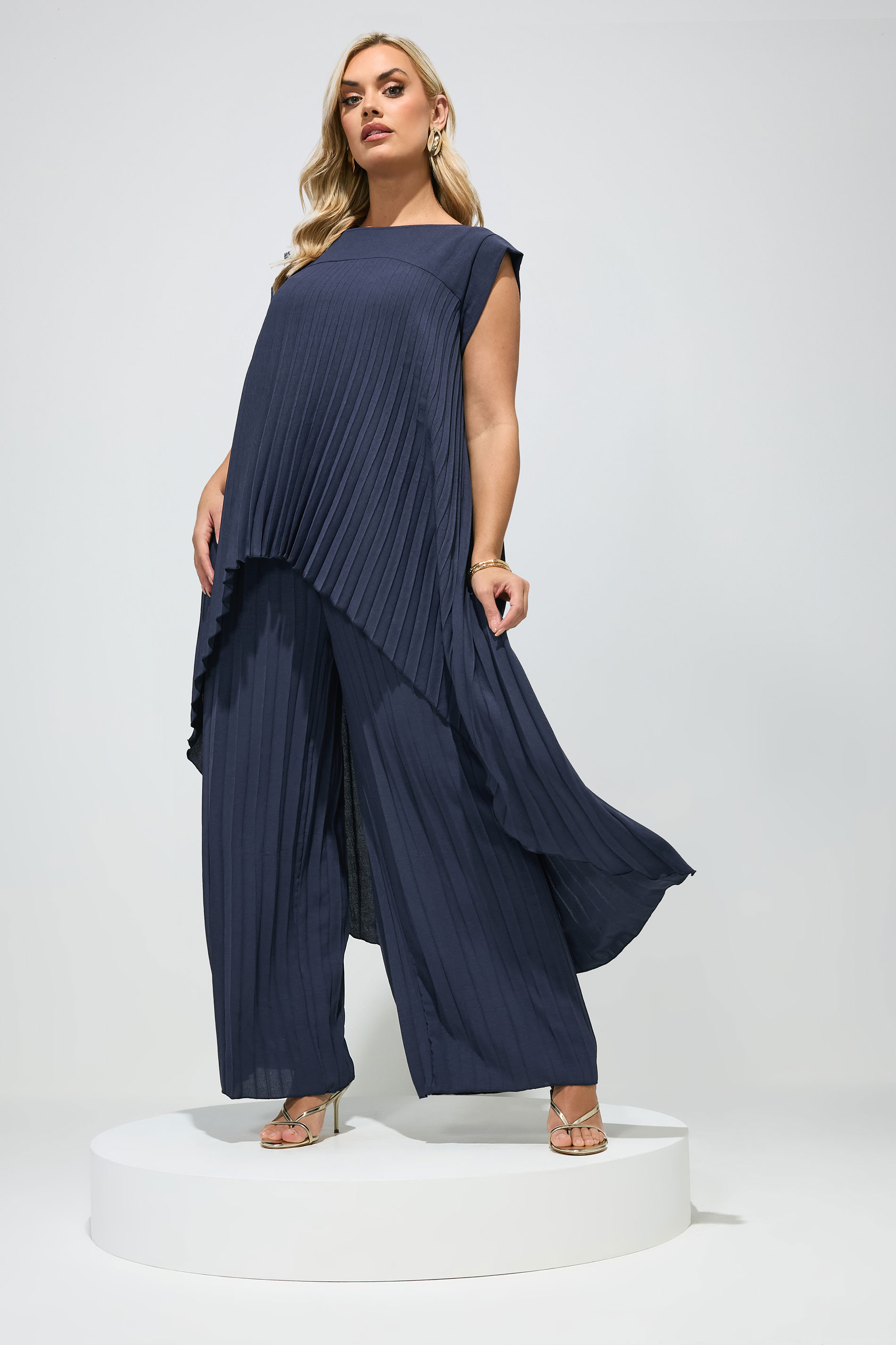 YOURS LONDON Plus Size Navy Blue Pleated Trousers | Yours Clothing 2