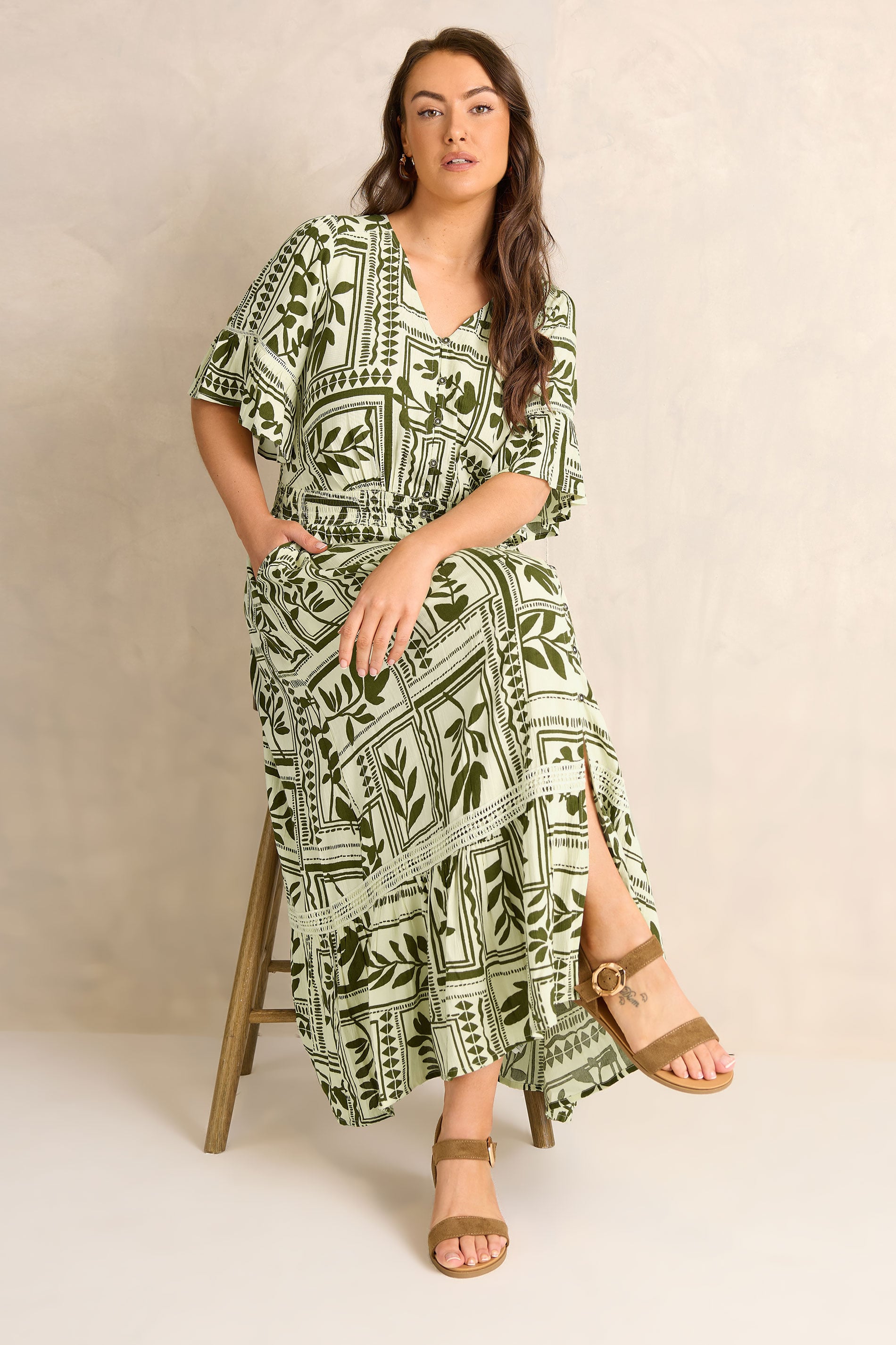 EVANS Plus Size Green Leaf Print Button Through Maxi Dress | Evans 1