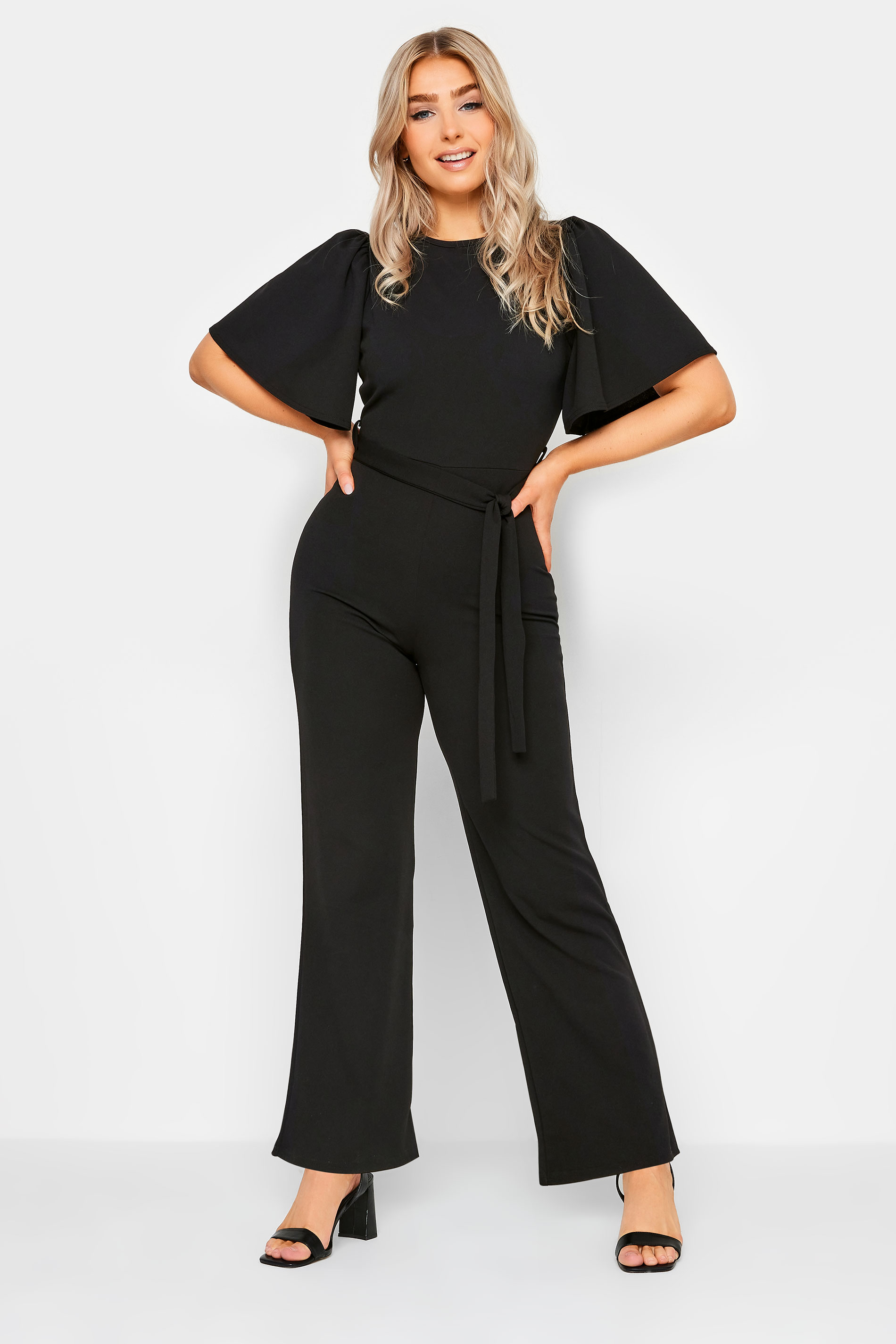 The Complete Jumpsuit Guide for Women With Short Legs - Petite Dressing