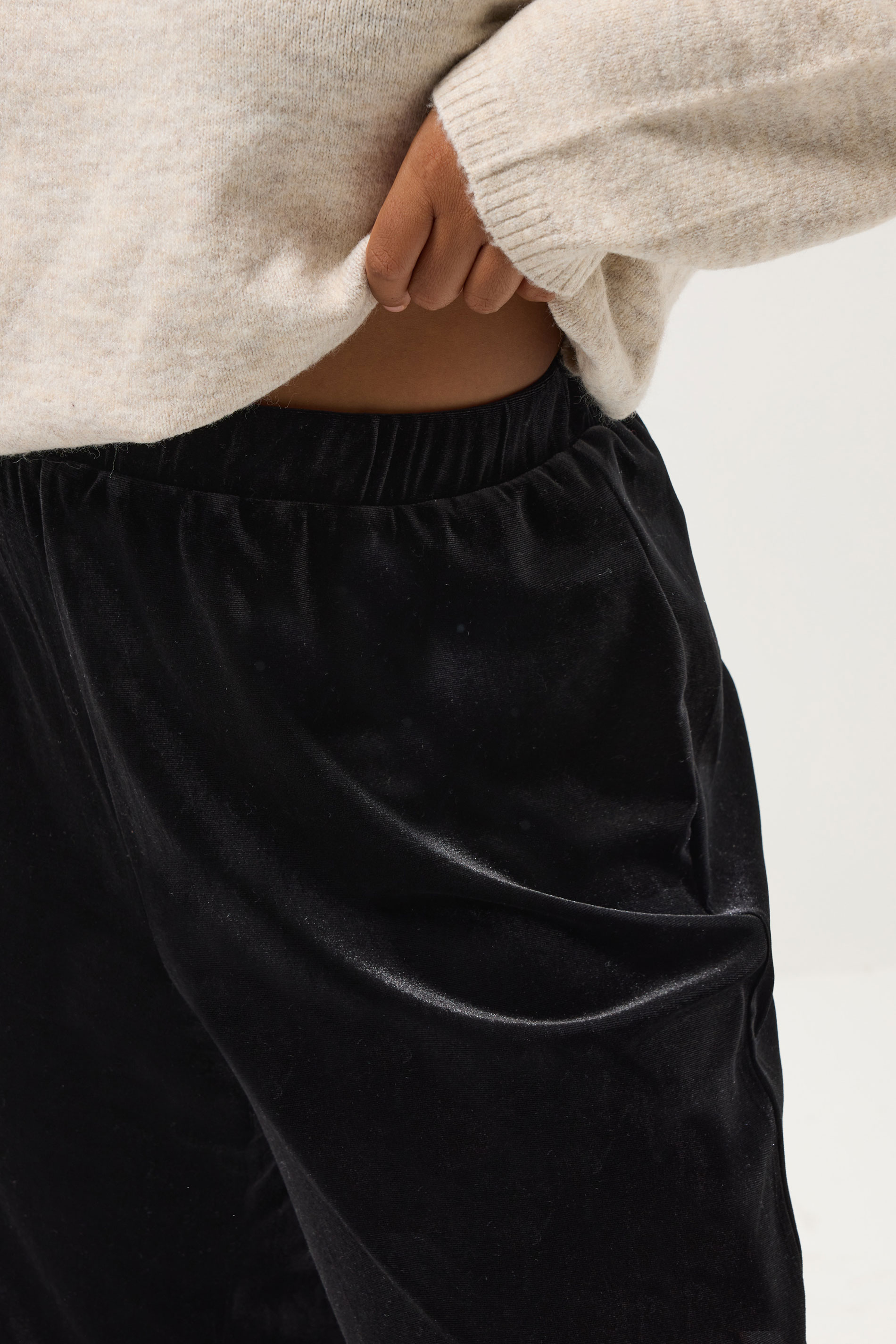 YOURS Plus Size Black Velvet Palazzo Trousers | Yours Clothing 4