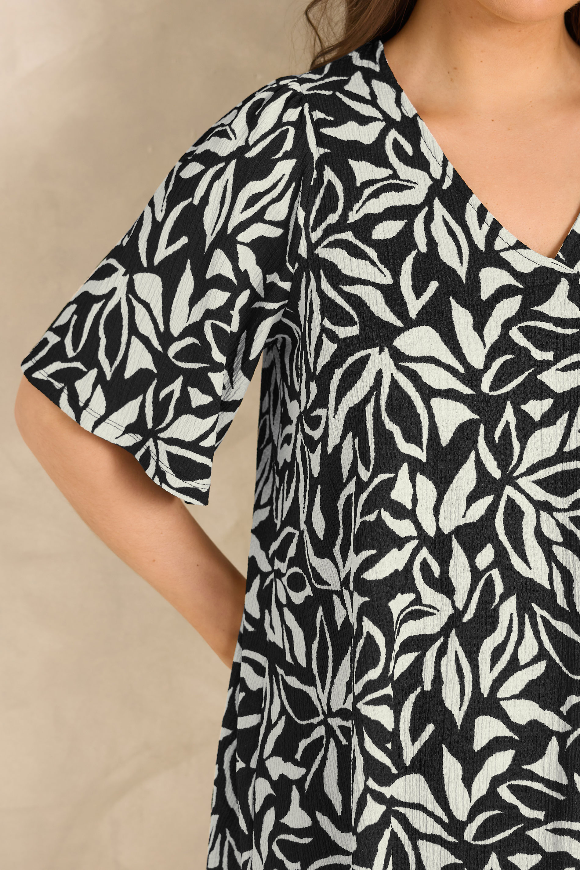 EVANS Plus Size Black Floral Pleat Front Top | Evans  4