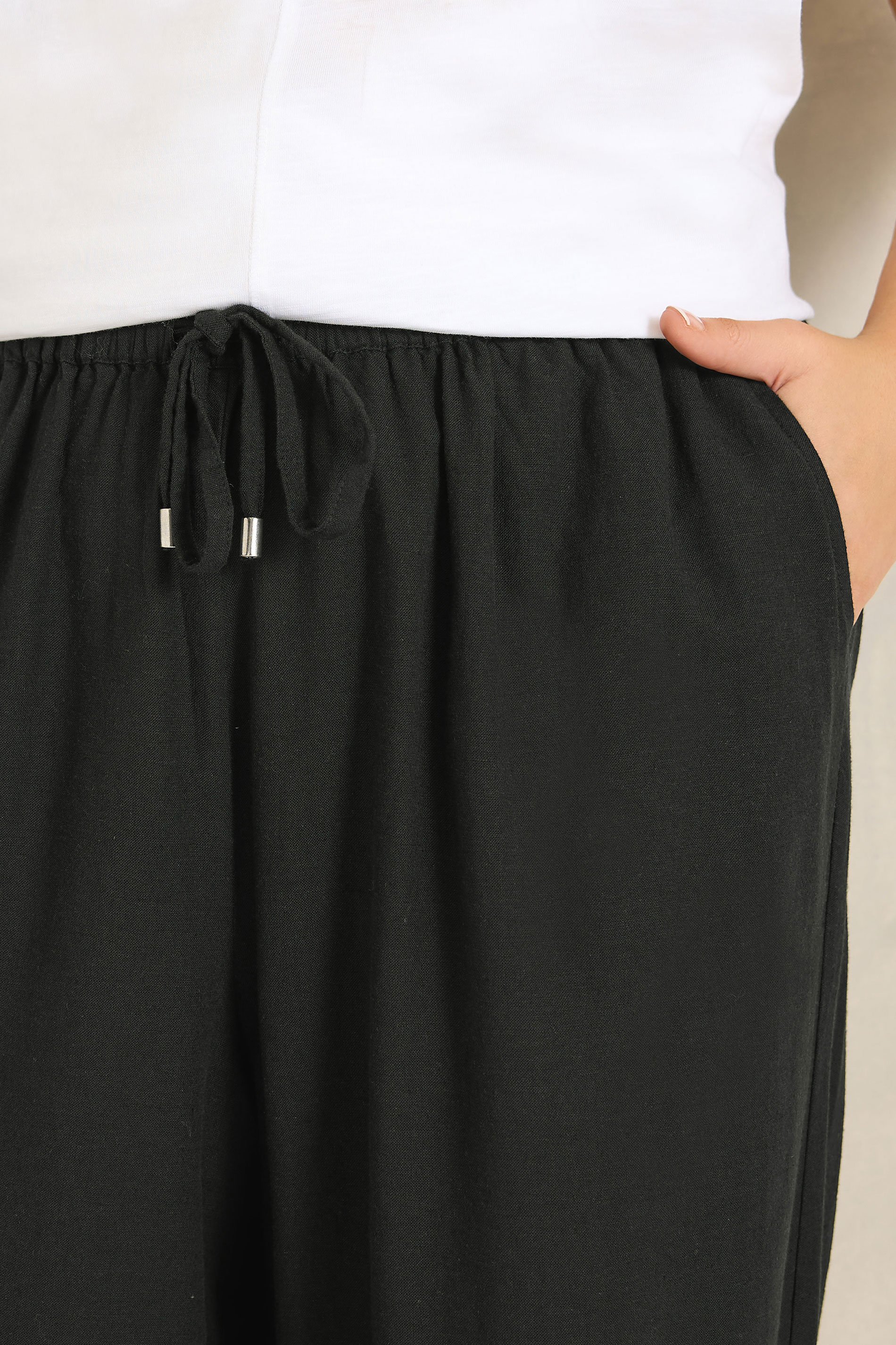 EVANS Plus Size Black Linen Cropped Trousers | Evans 4