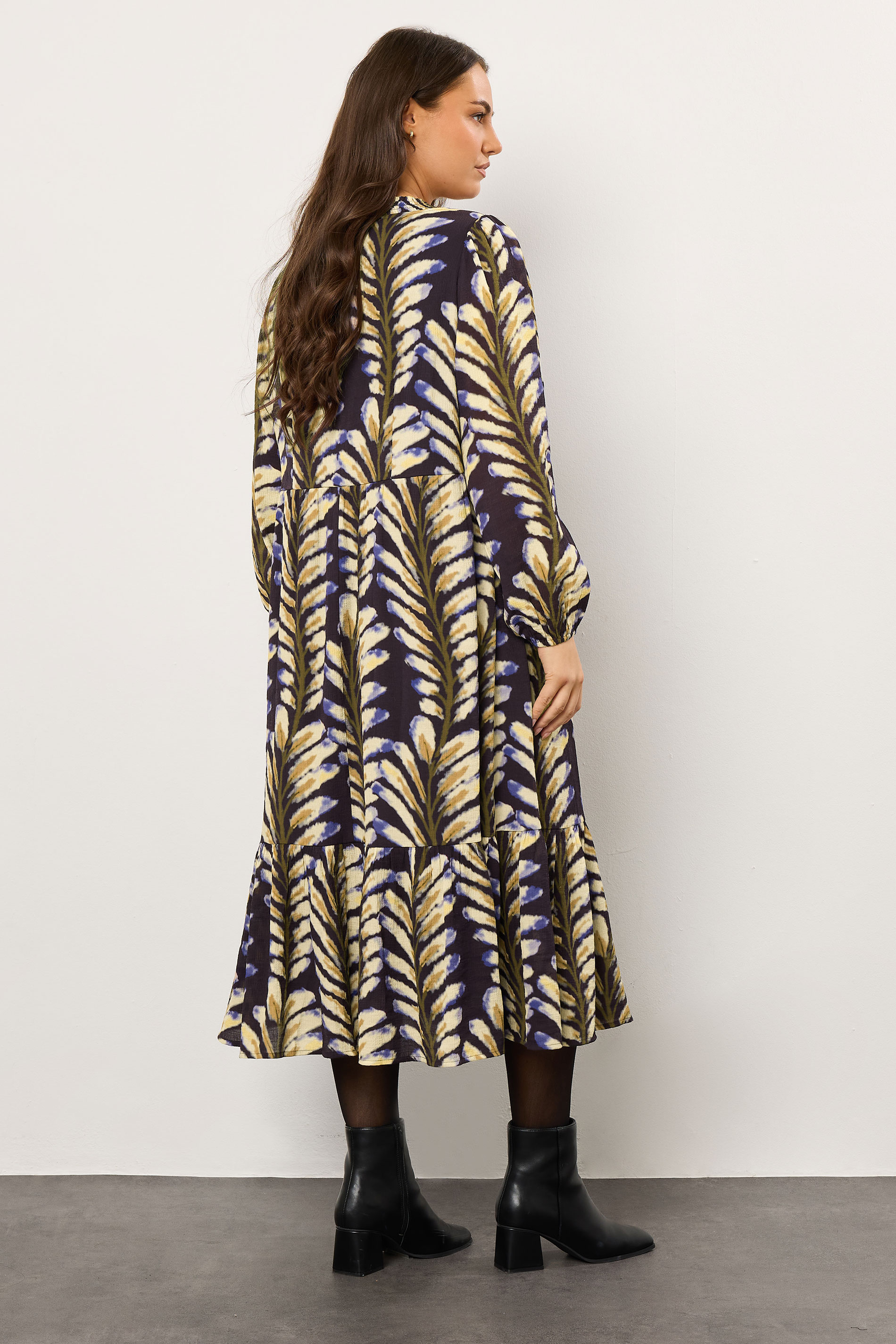 EVANS Plus Size Midnight Blue Leaf Print Tiered Maxi Dress | Evans 4