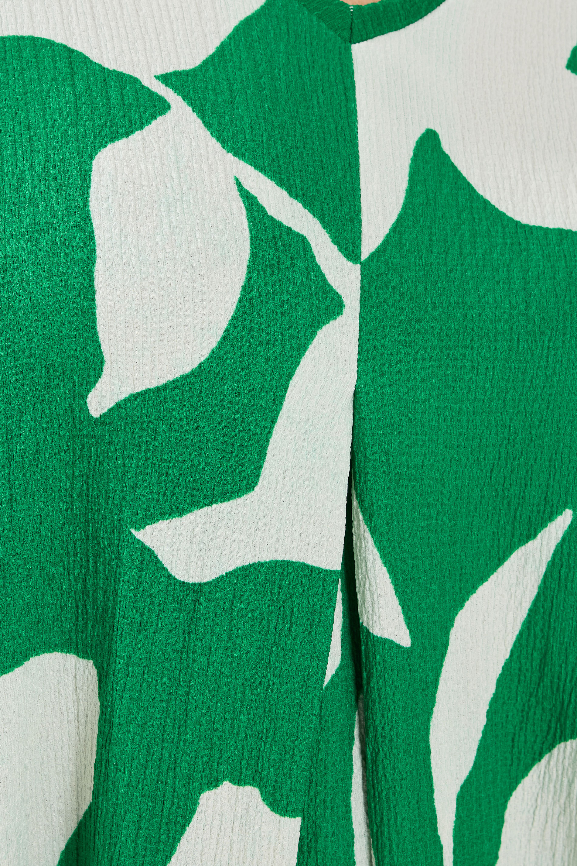 YOURS Plus Size Green Abstract Textured Pleat Front Top | Yours Clothing  4