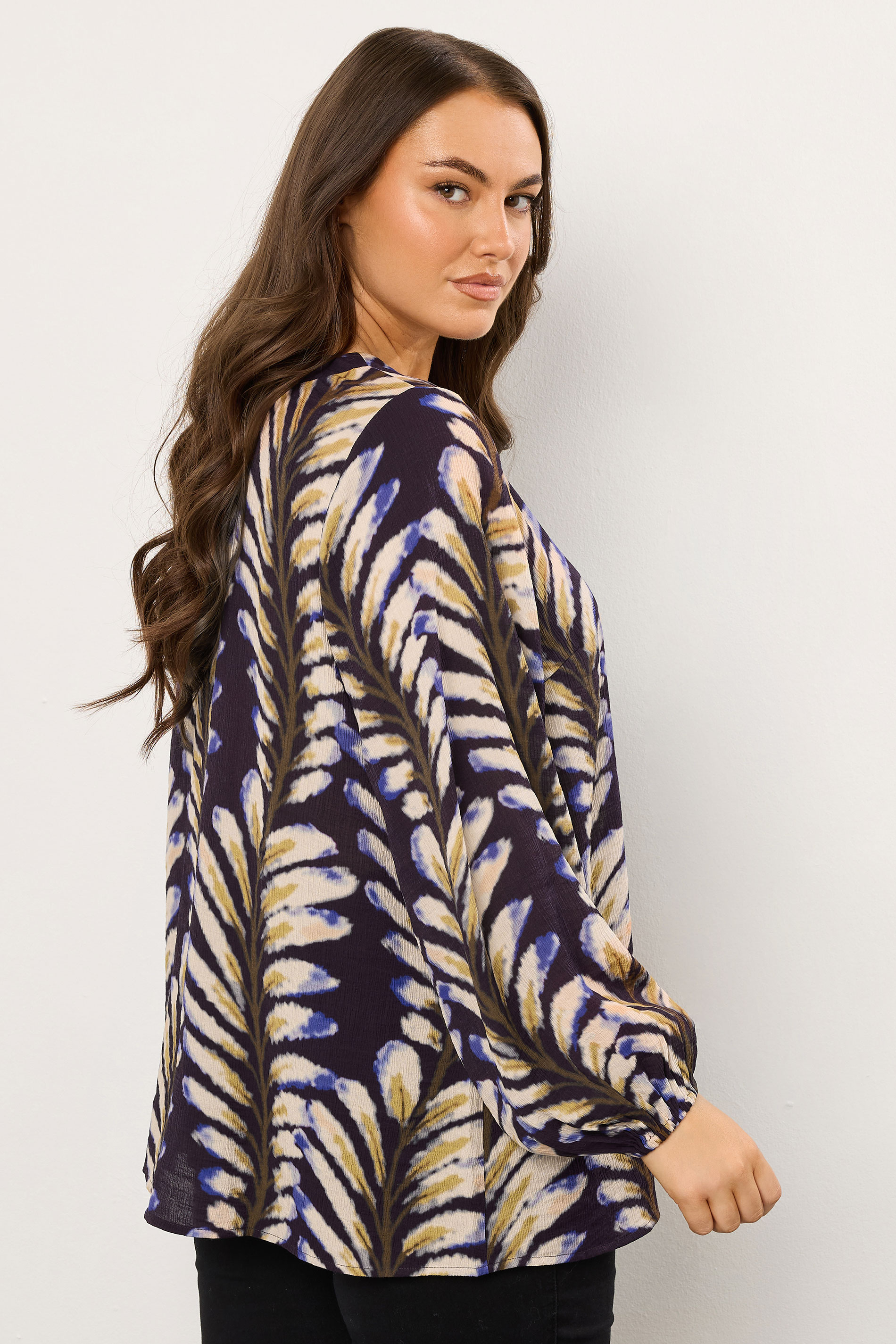 EVANS Plus Size Midnight Blue Leaf Print Pleat Front Blouse | Evans 4