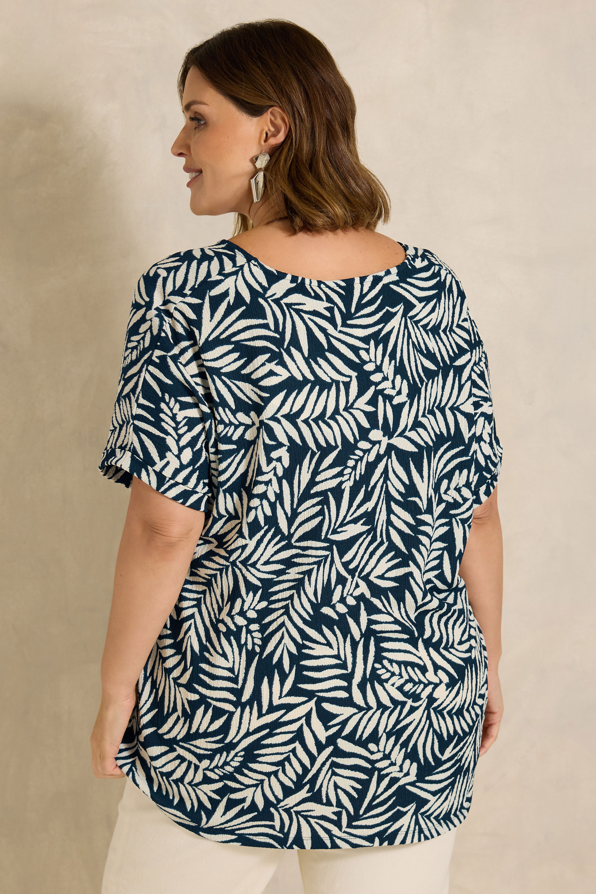 EVANS Plus Size Navy Blue Leaf Print Crinkle Blouse | Evans 2