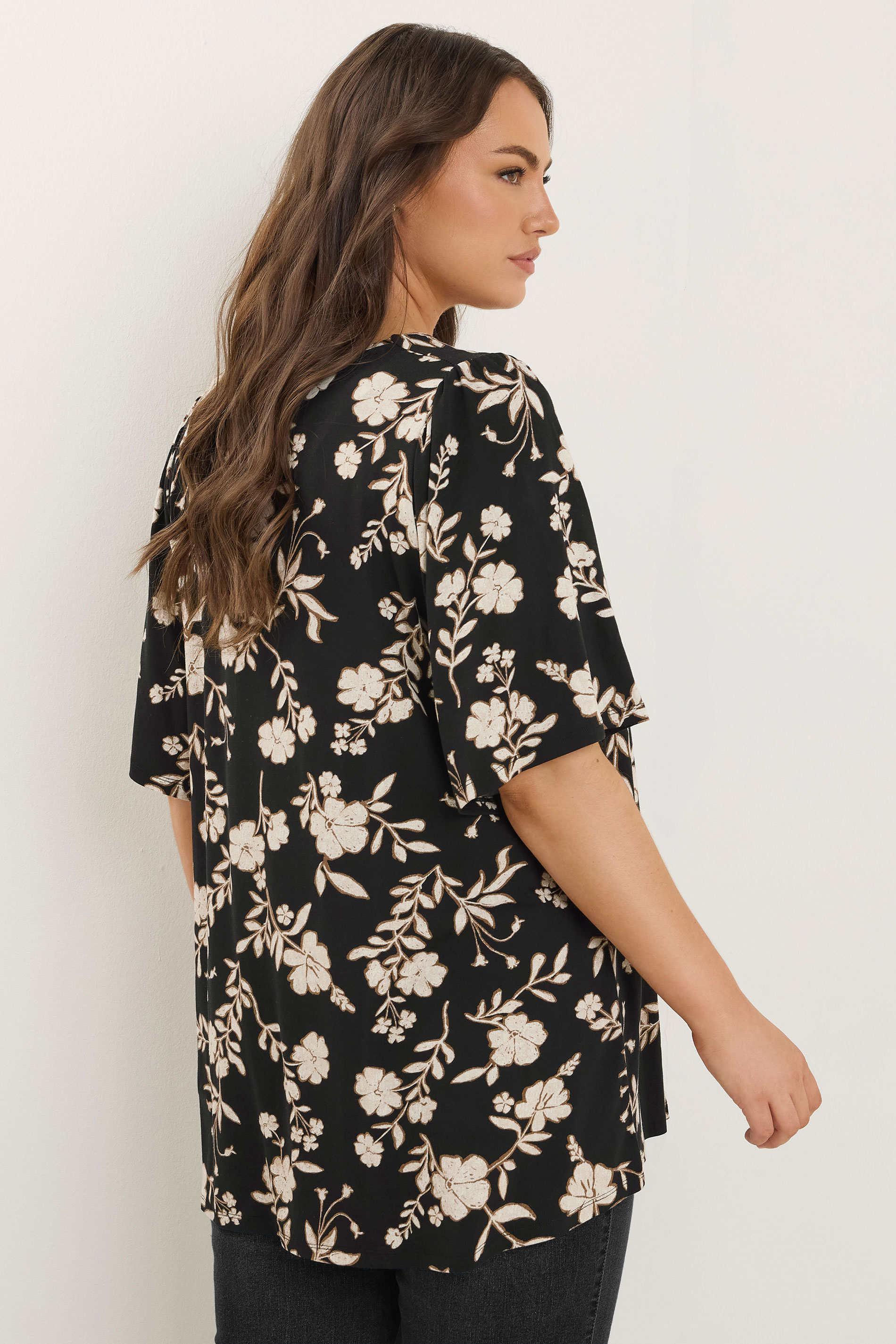EVANS Plus Size Black Floral Pleat Swing Top | Evans 4