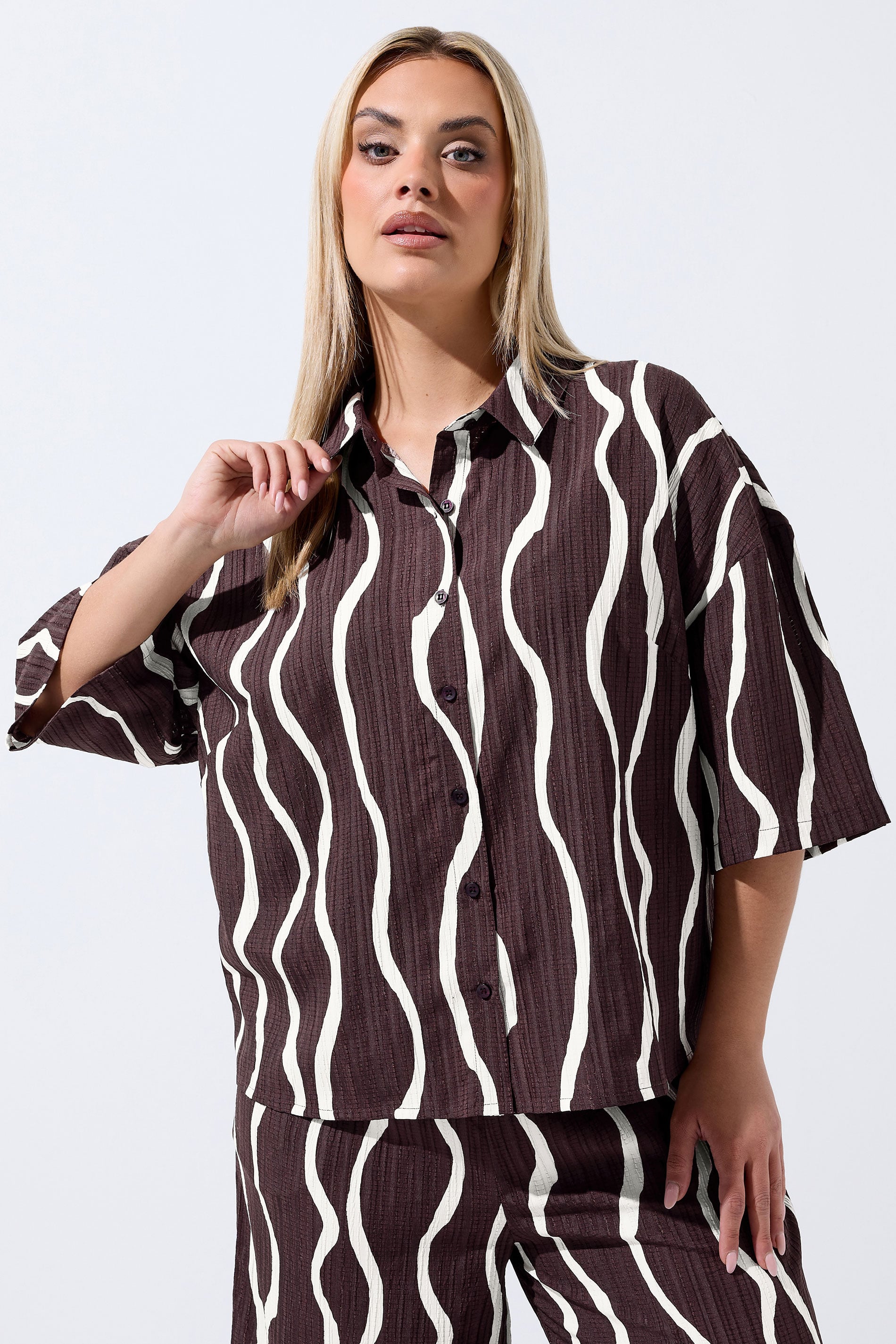 LIMITED COLLECTION Plus Size Brown Wavy Print Boxy Shirt | Yours Clothing 3