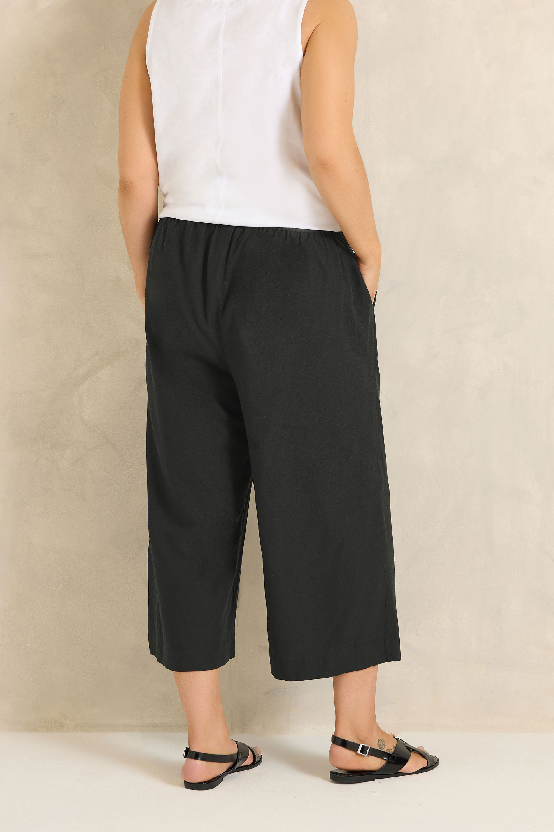 EVANS Plus Size Black Linen Cropped Trousers | Evans 2