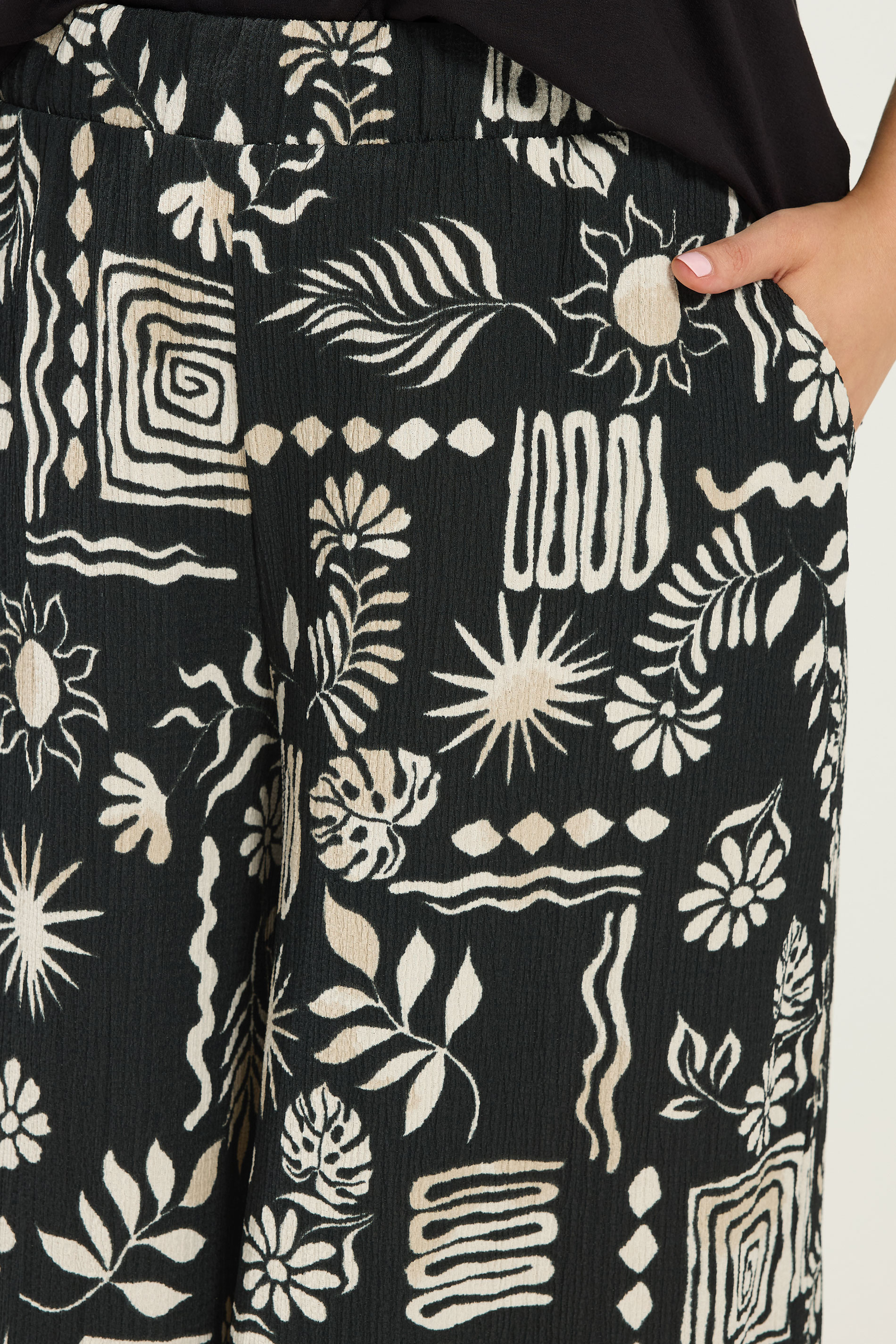 YOURS Plus Size Black Floral Print Textured Culottes | Yours Clothing 4