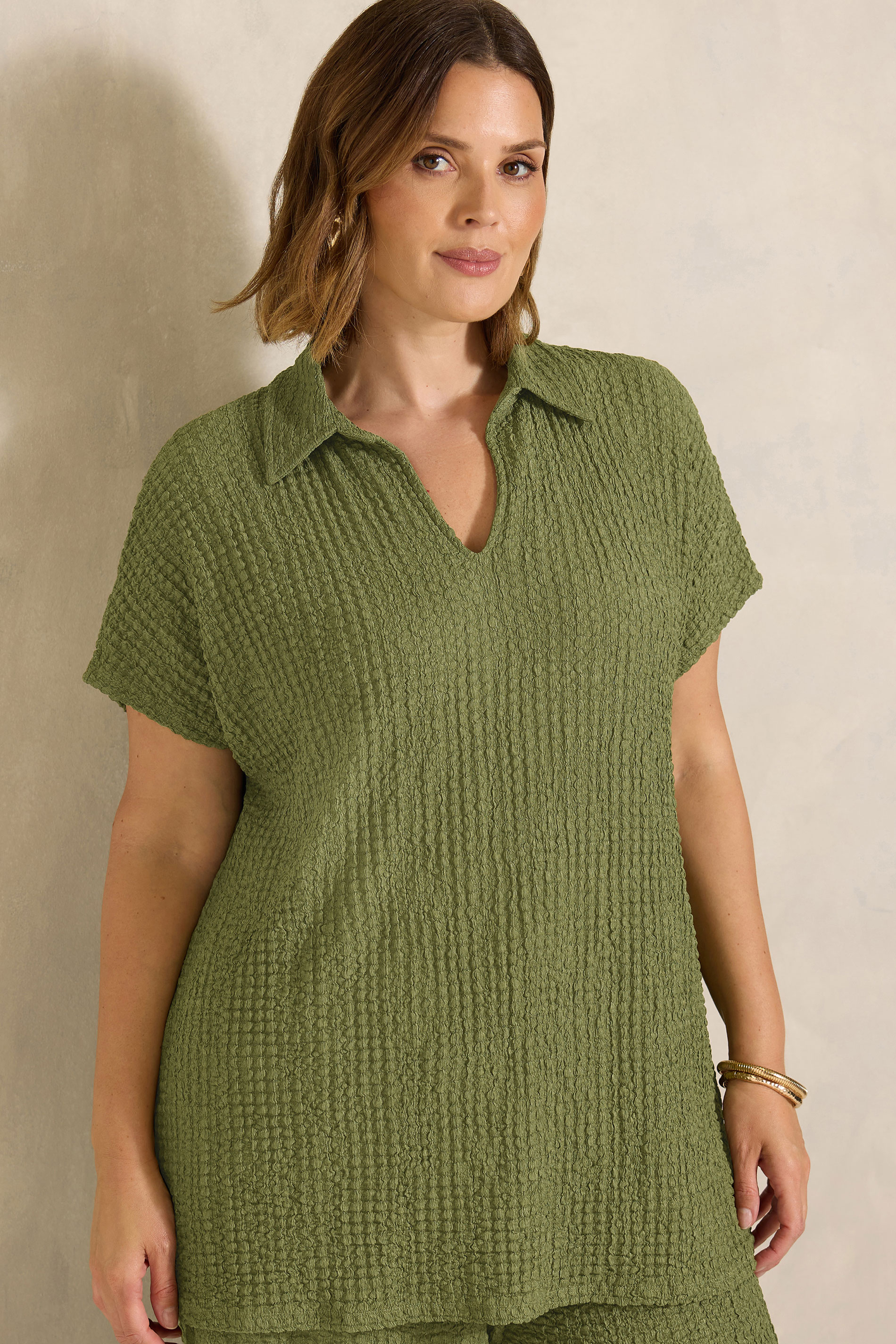 EVANS Plus Size Khaki Green Crinkle Short Sleeve Top | Evans 3