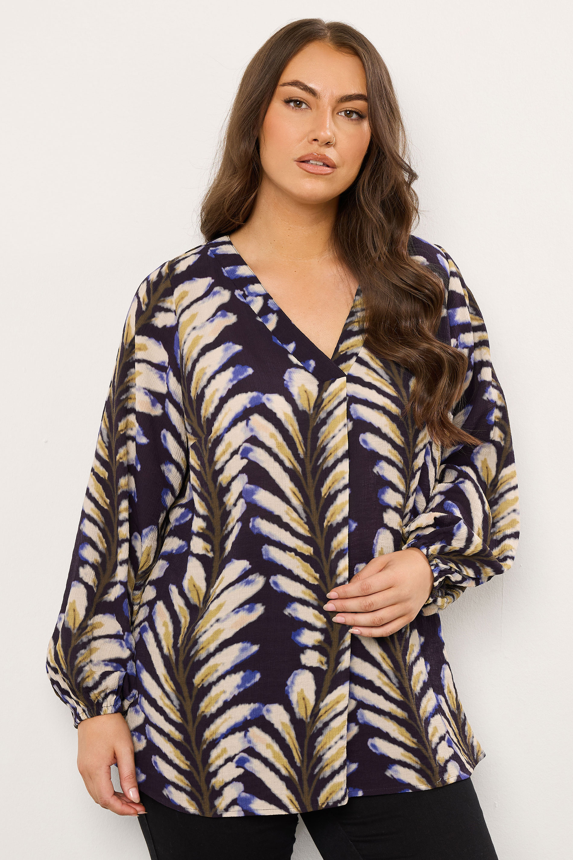 EVANS Plus Size Midnight Blue Leaf Print Pleat Front Blouse | Evans 1