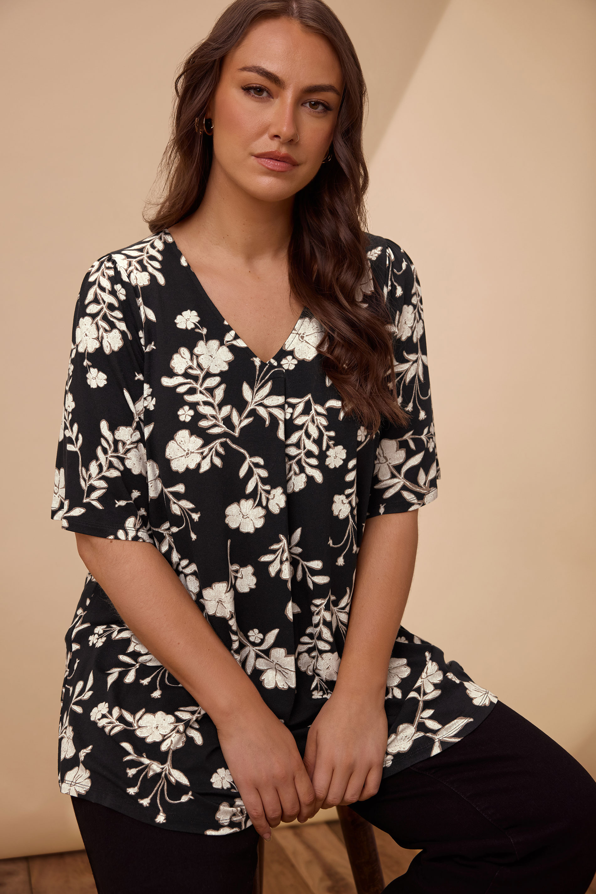 EVANS Plus Size Black Floral Pleat Swing Top | Evans 3