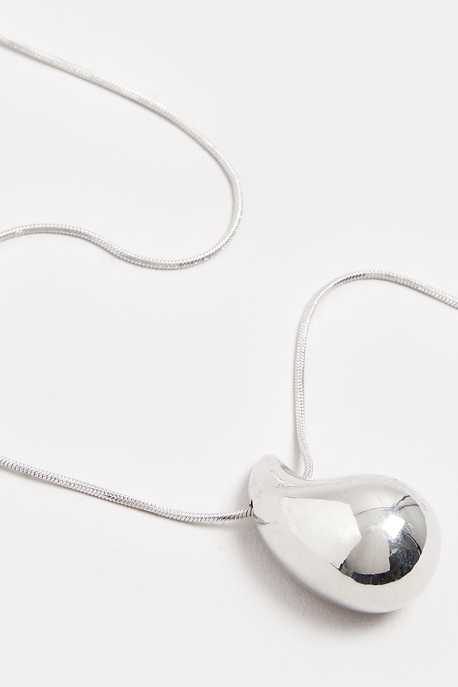 Silver Tone Teardrop Pendant Necklace  2
