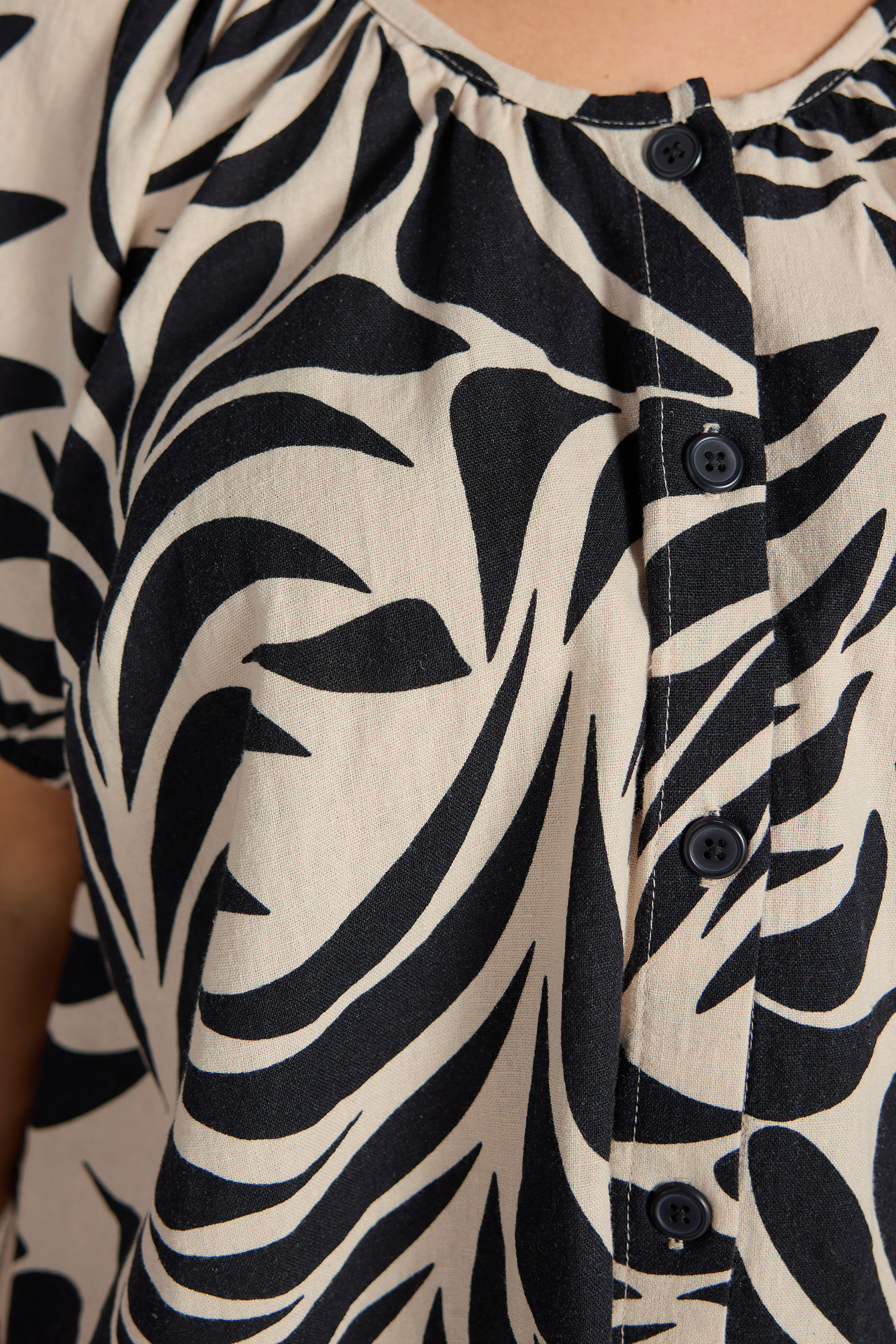 EVANS Plus Size Black Premium Linen Leaf Print Blouse | Evans 5