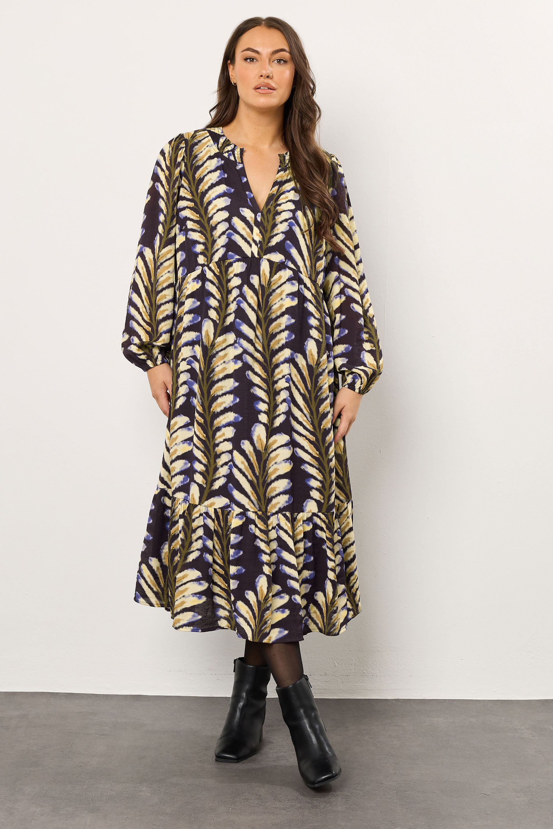 EVANS Plus Size Midnight Blue Leaf Print Tiered Maxi Dress | Evans 2
