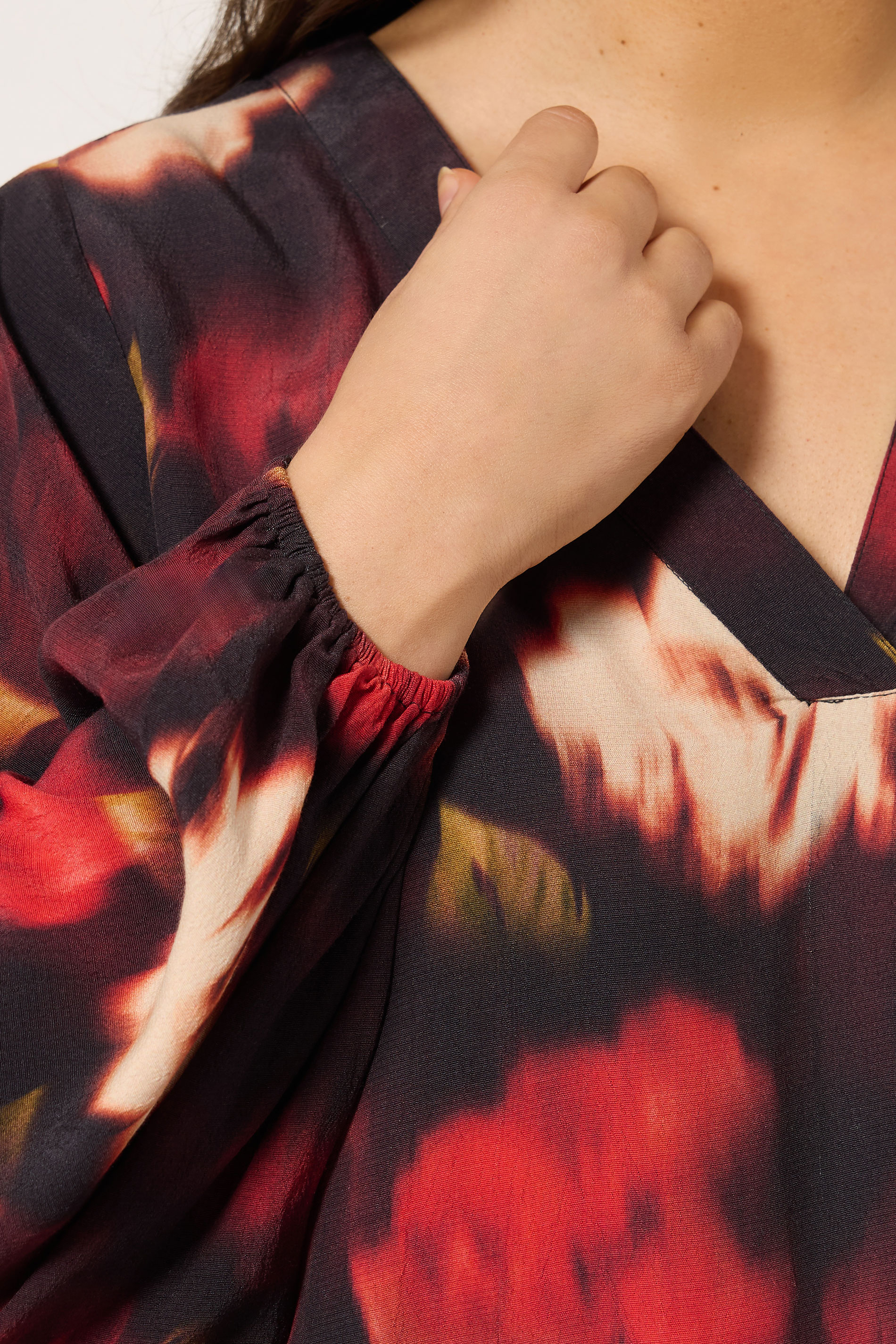 EVANS Plus Size Red Blurred Floral Pleat Front Long Sleeve Blouse | Evans 4