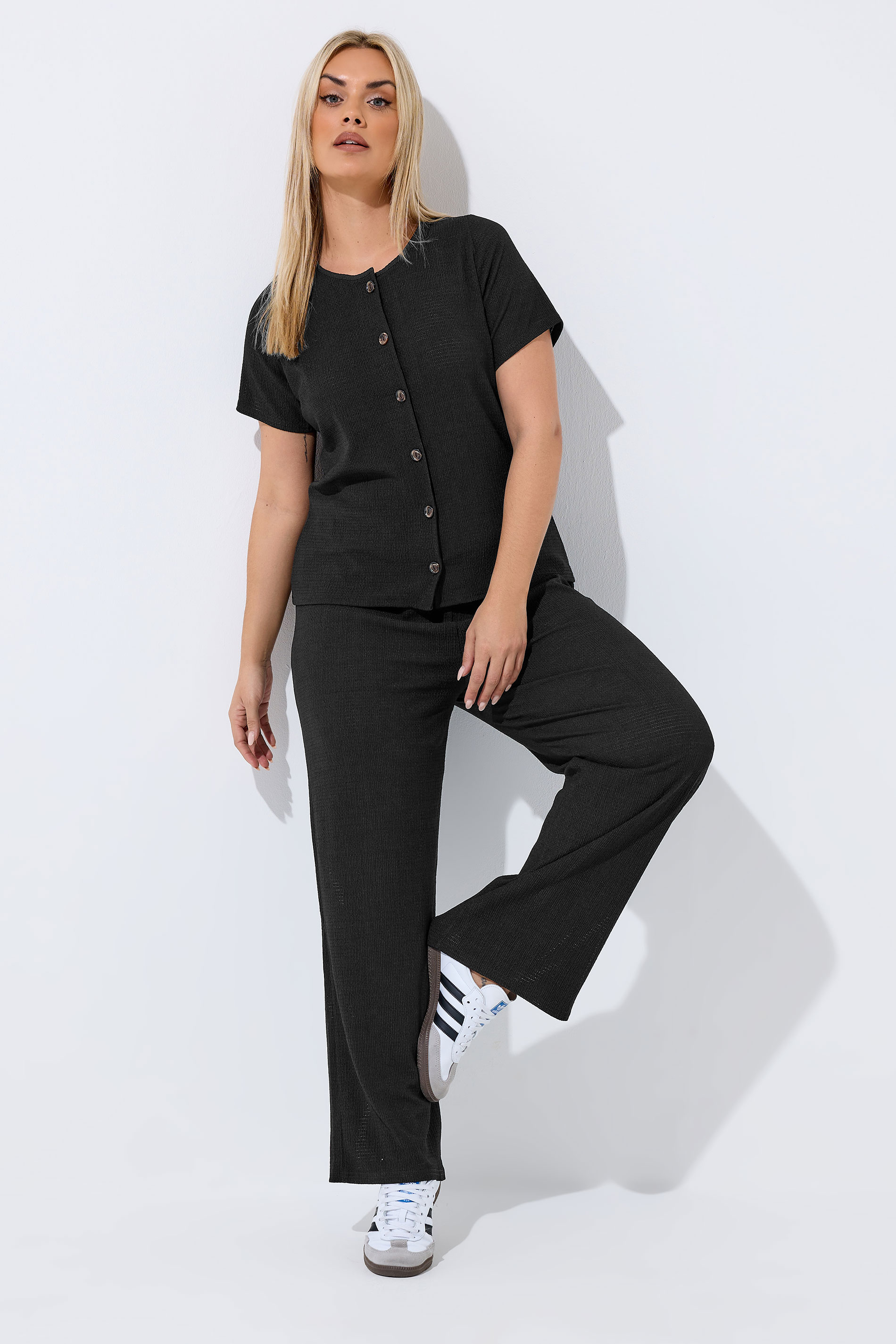 LIMITED COLLECTION Plus Size Black Crinkle Short Sleeve Top | Yours Clothing 1