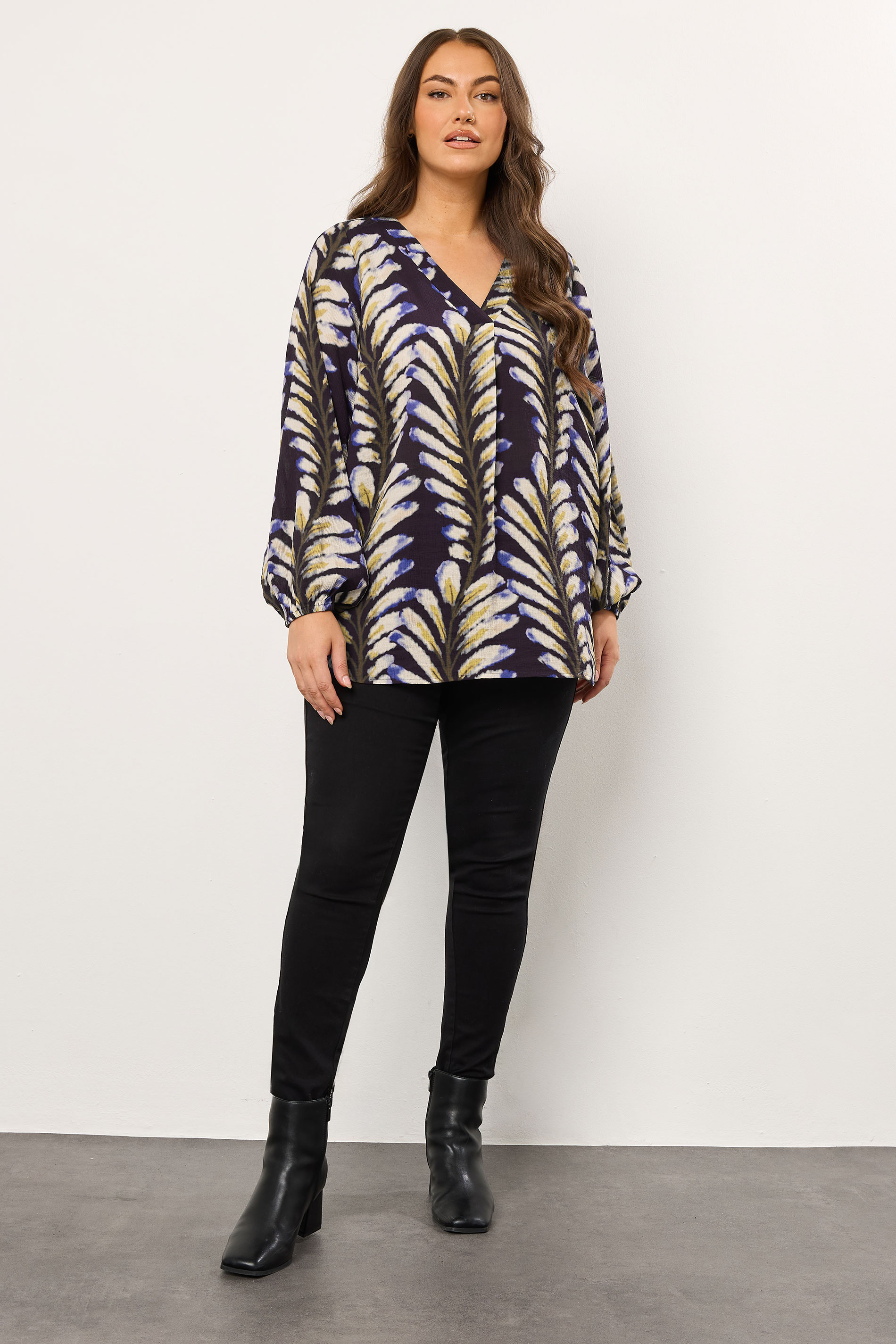 EVANS Plus Size Midnight Blue Leaf Print Pleat Front Blouse | Evans 2