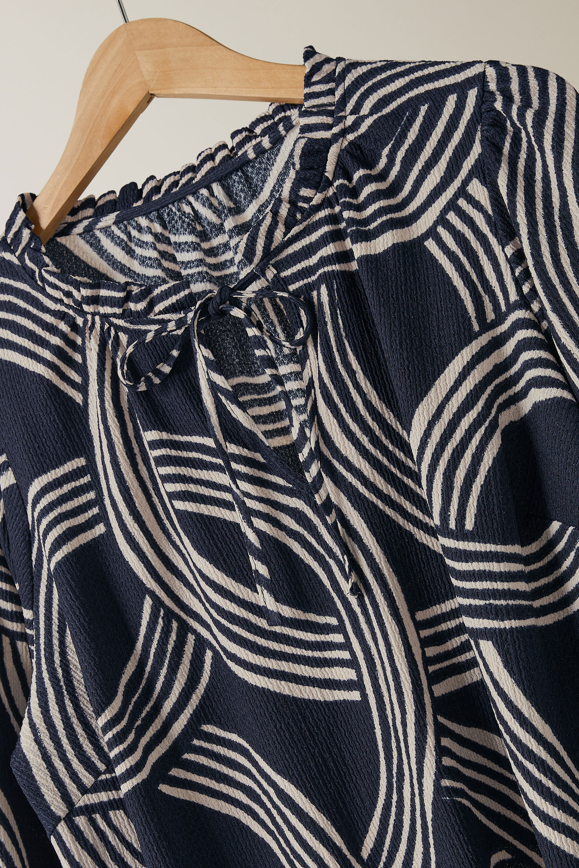 EVANS Plus Size Navy Blue Linear Print Jersey Crepe Blouse | Evans 7