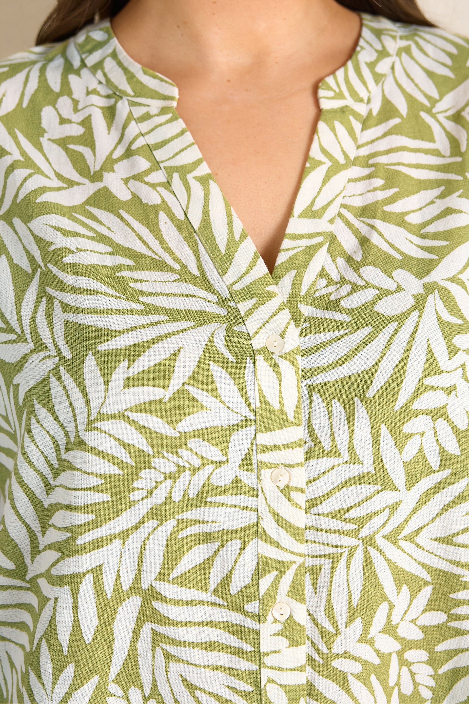 EVANS Plus Size Green Leaf Print Linen Shirt | Evans  5