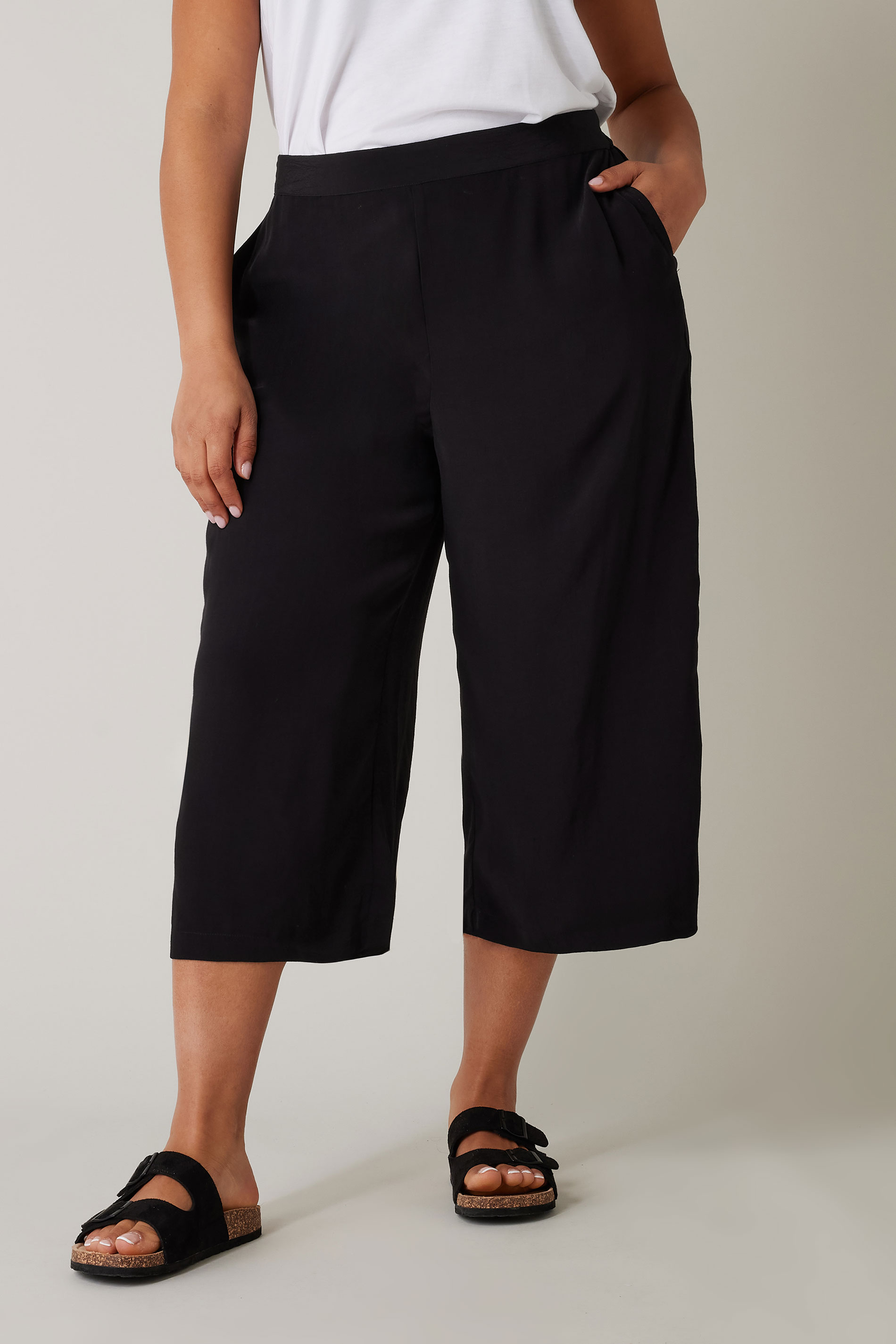 EVANS Plus Size Black Crepe Wide Leg Trousers | Evans  3