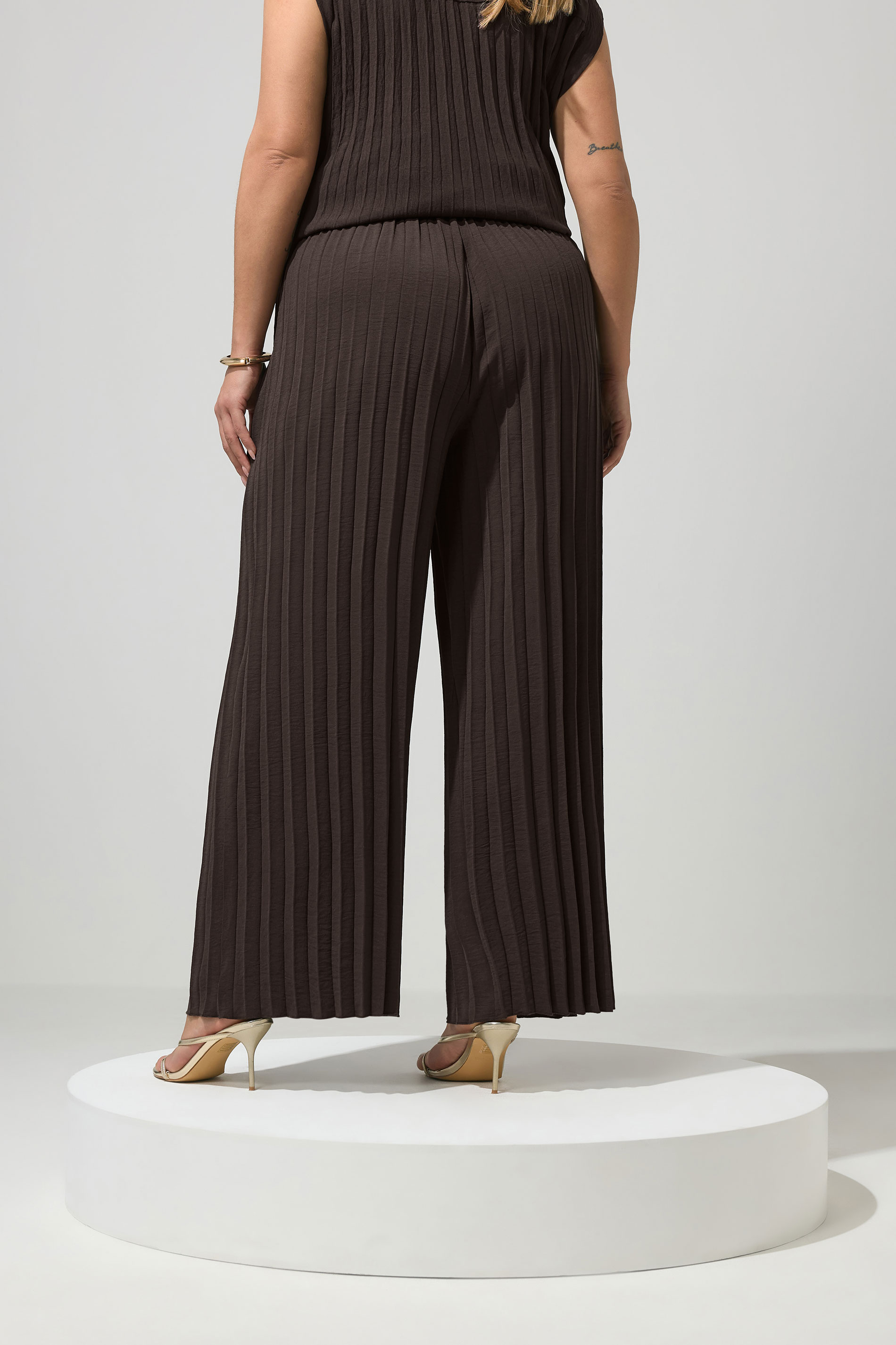 YOURS LONDON Plus Size Chocolate Brown Pleated Trousers | Yours Clothing 2