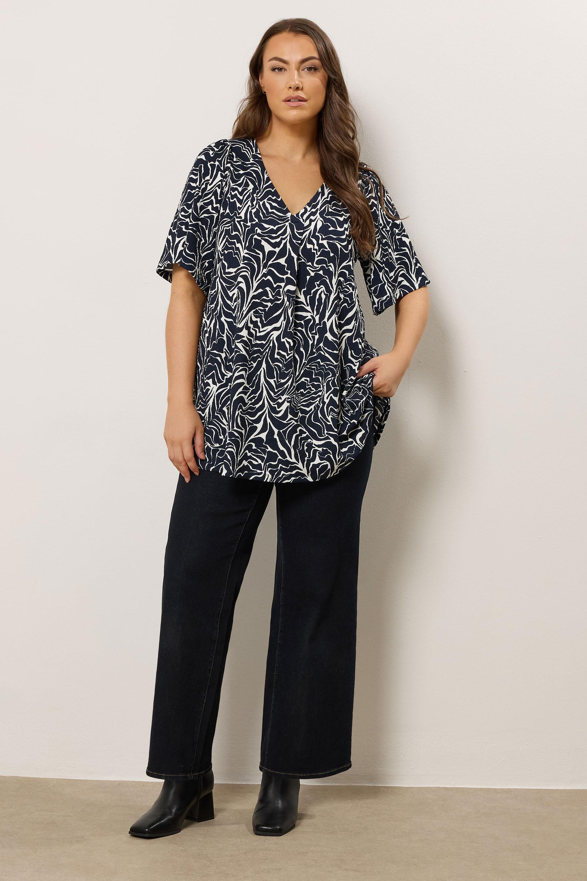 EVANS Plus Size Navy Blue Abstract Floral Pleat Front Swing Top | Evans 2