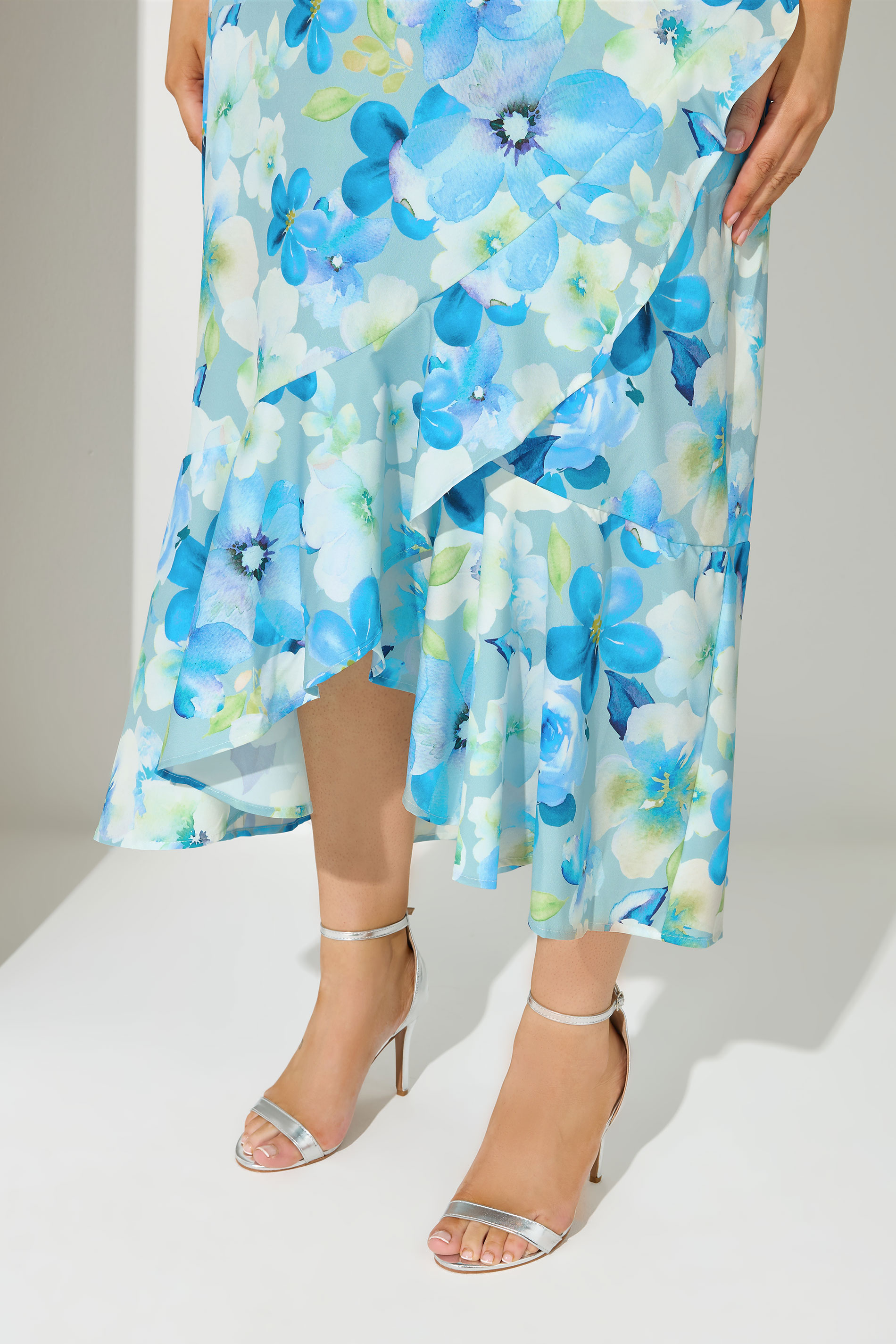 YOURS LONDON Plus Size Blue Floral Print Ruffle Wrap Dress | Yours Clothing 4