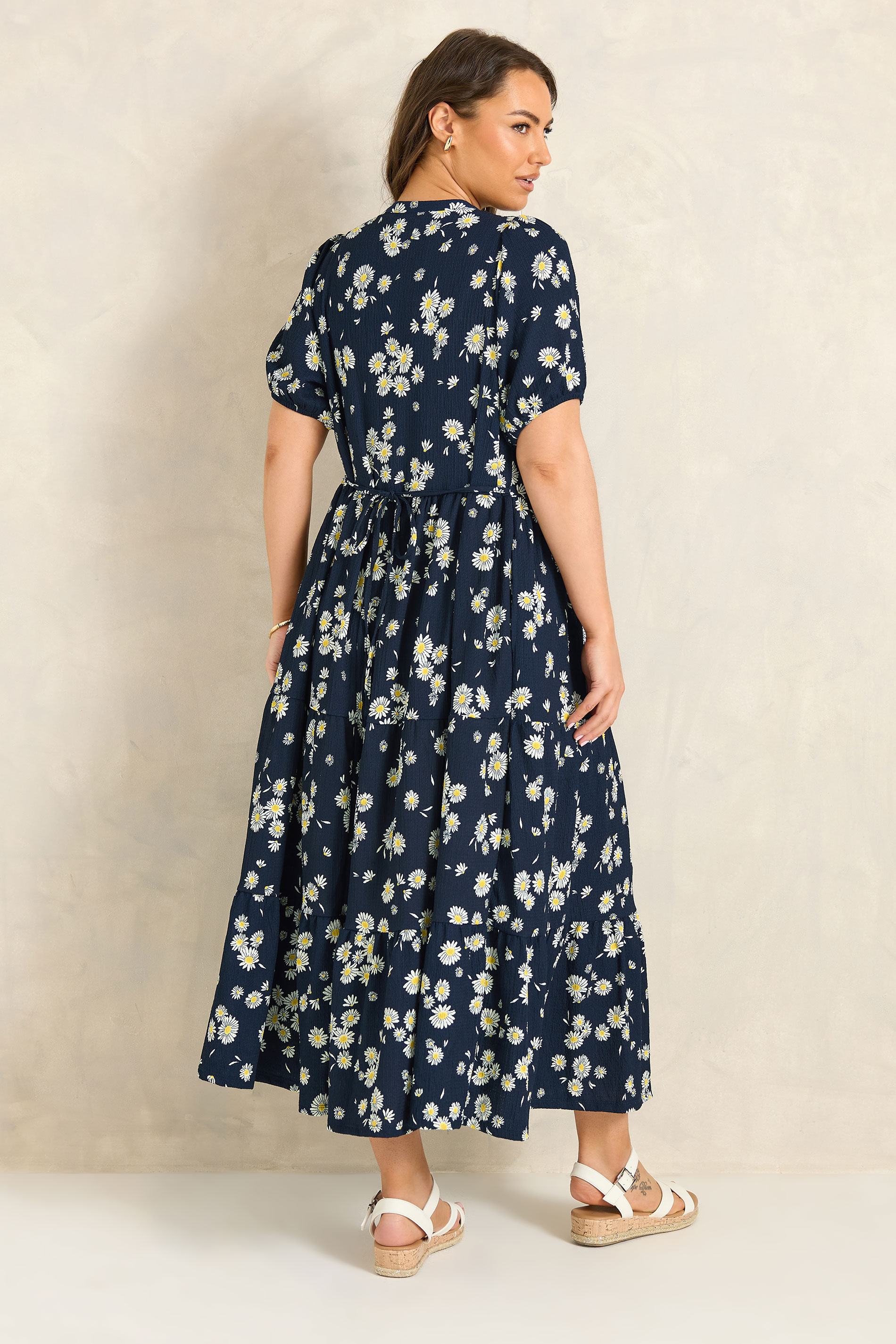 EVANS Plus Size Navy Blue Daisy Print Midi Dress | Evans 2