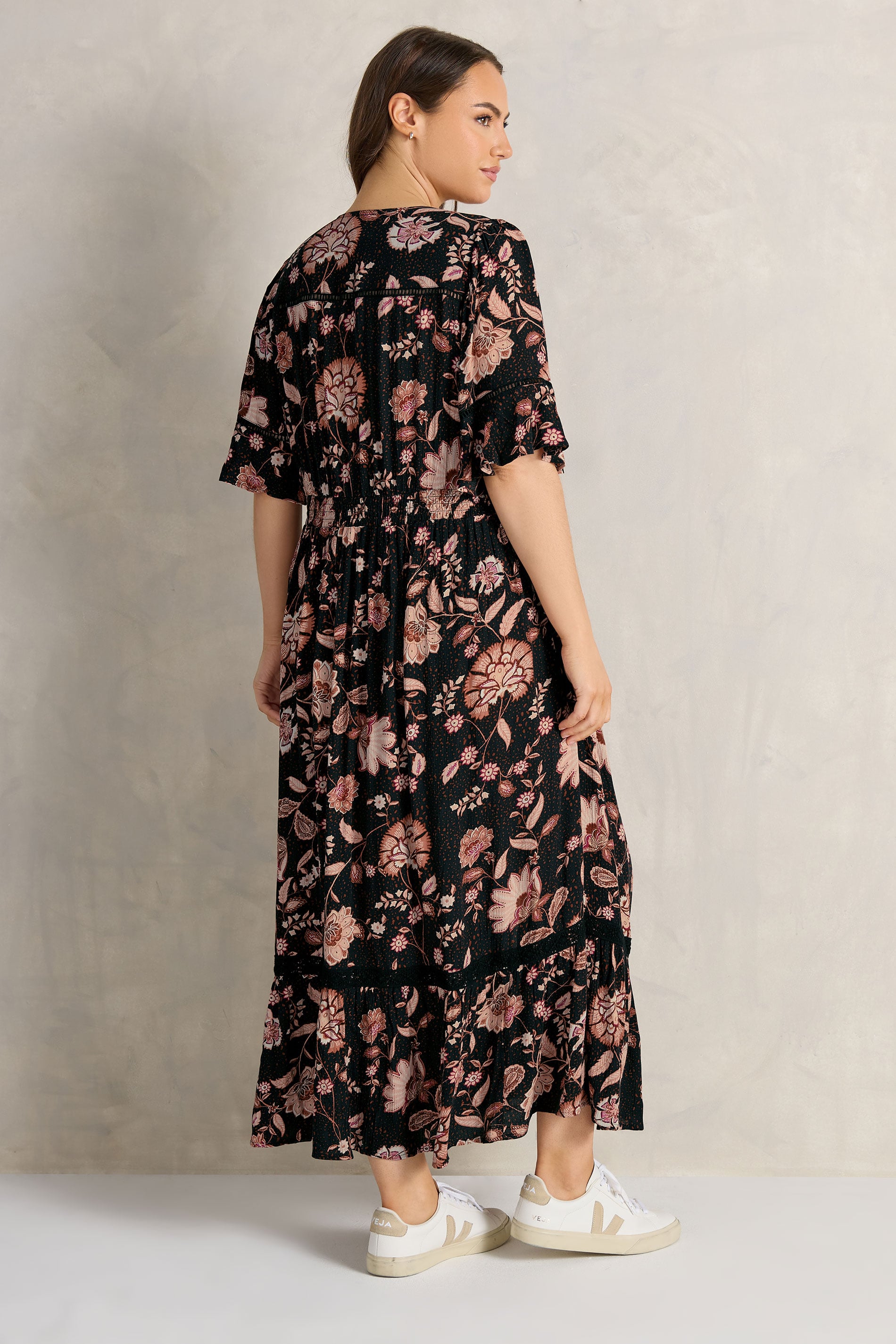 EVANS Plus Size Black Floral Crinkle Button Through Maxi Dress | Evans 4