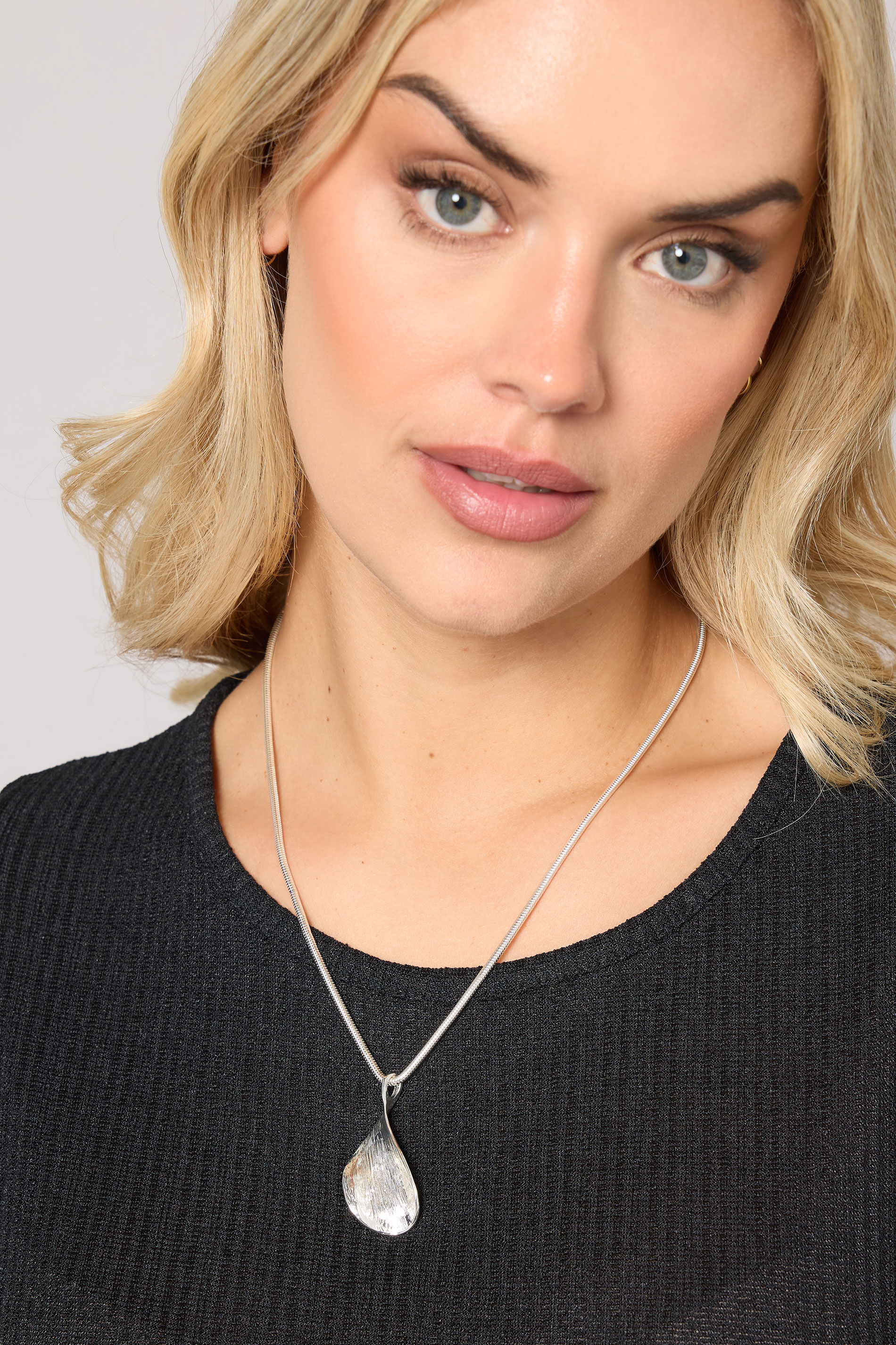 Women's Silver Yours Tone Twisted Pendant Necklace Size One