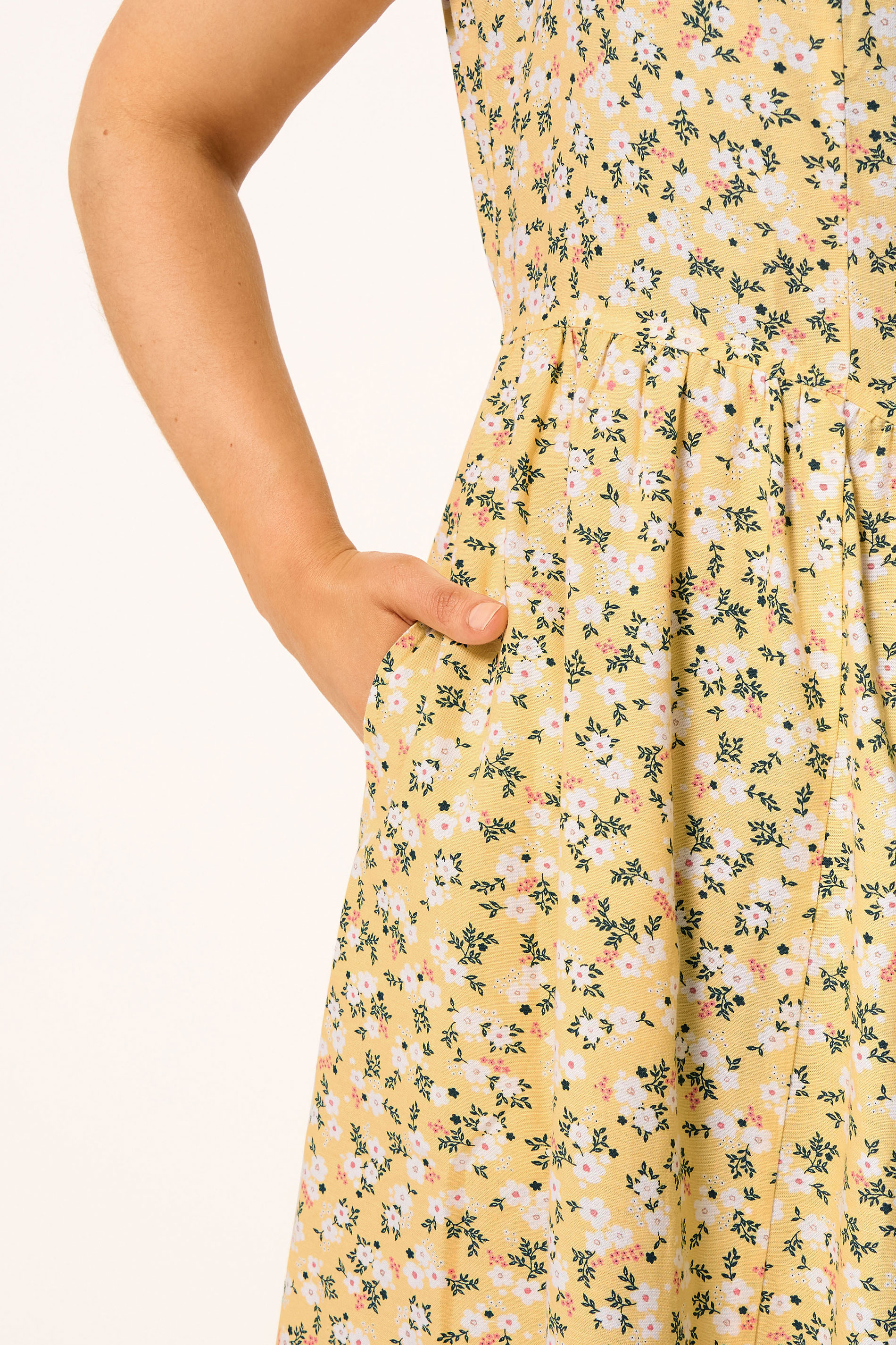 YOURS Plus Size Lemon Yellow Disty Floral Linen Maxi Dress | Yours Clothing 4