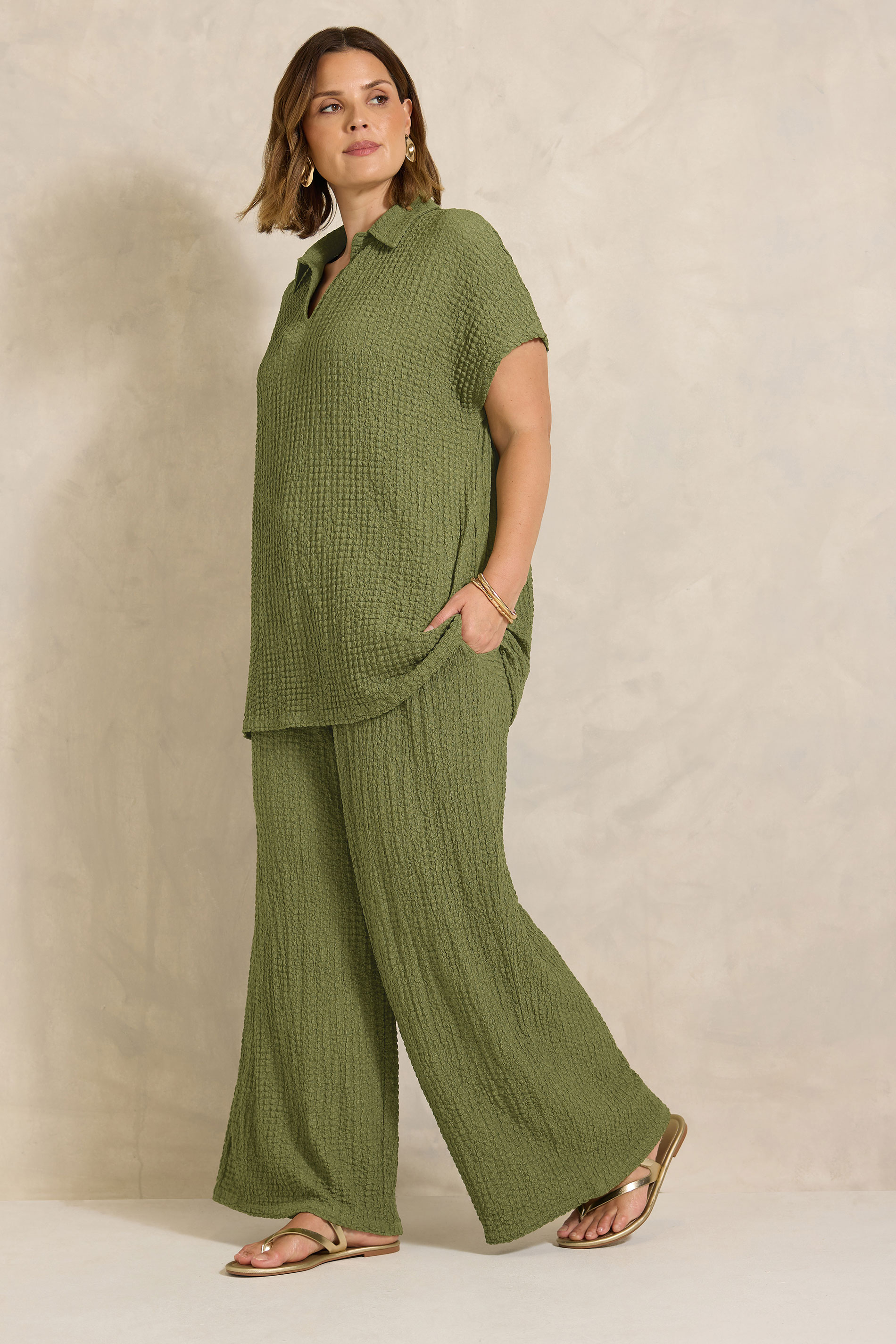 EVANS Plus Size Khaki Green Crinkle Short Sleeve Top | Evans 1