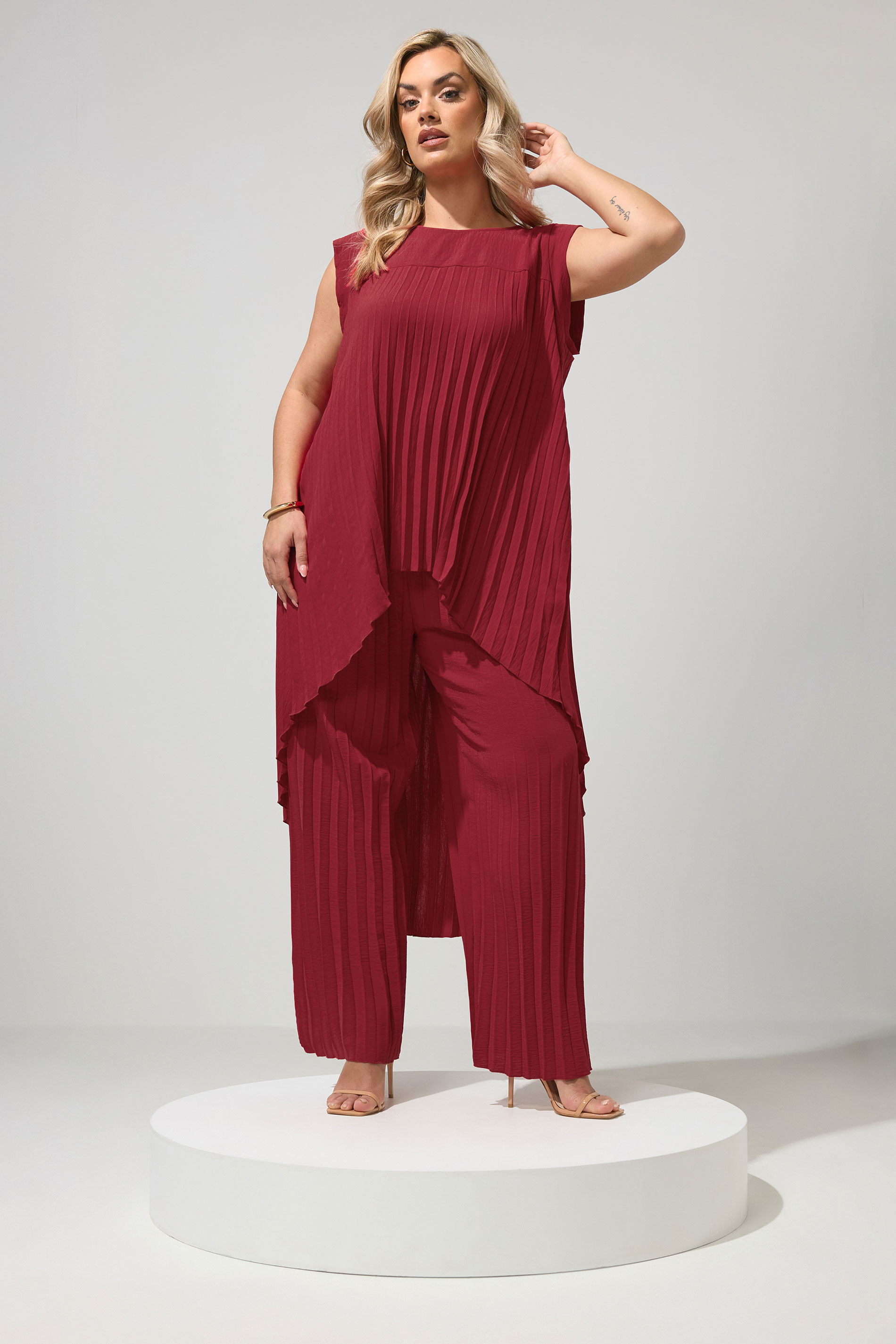 YOURS LONDON Plus Size Red Pleated Top | Yours Clothing 1